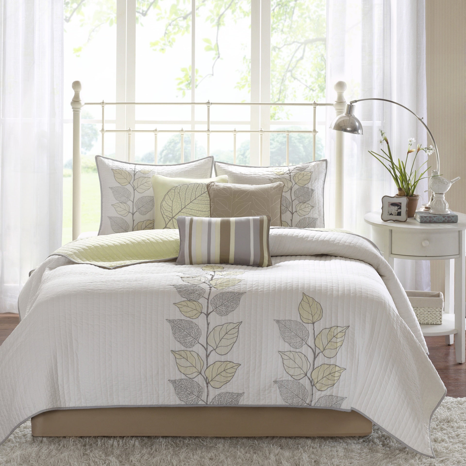 6 Piece Embroidered Quilt Set with Throw Pillows Yellow King/Cal King