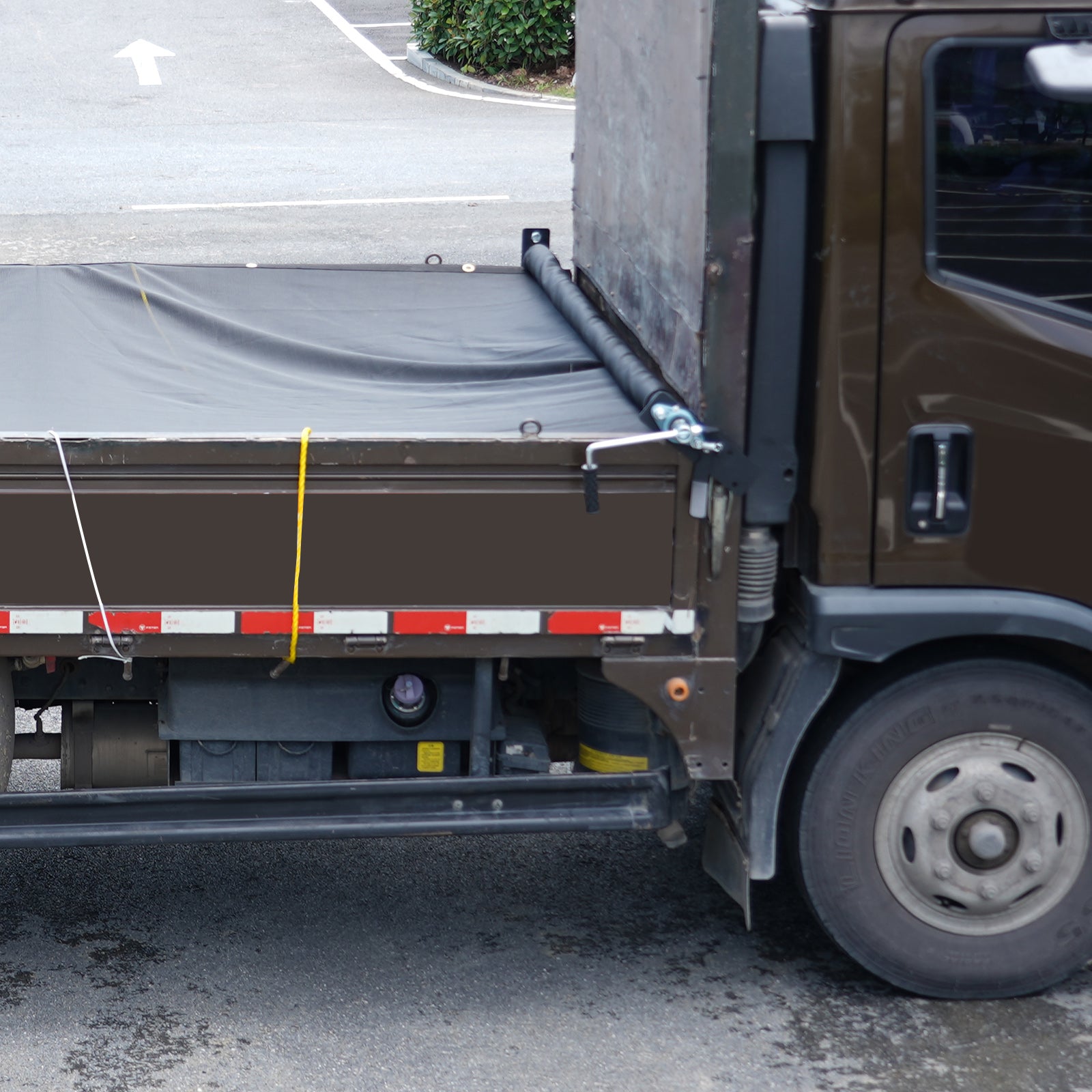 Hand Crank Tarp Roller Kit, 64" to 104" Wide, Aluminum Alloy, Manual Cab Level Dump Truck Tarp Roller with 7" Sponge-Wrapped Handle, Perfect for Dump Trucks, Trailers, Trash Haulers (No Tarp)