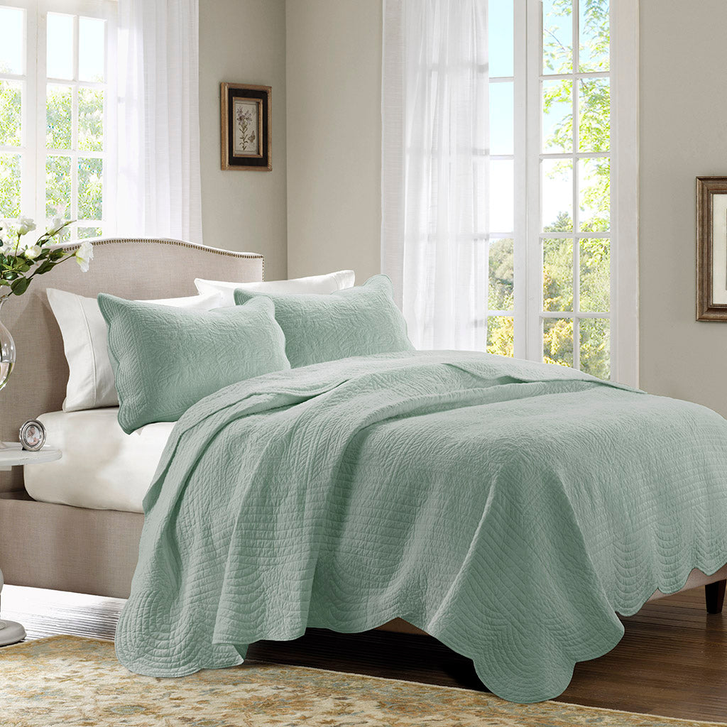 3 Piece Reversible Scalloped Edge Quilt Set Seafoam Full/Queen
