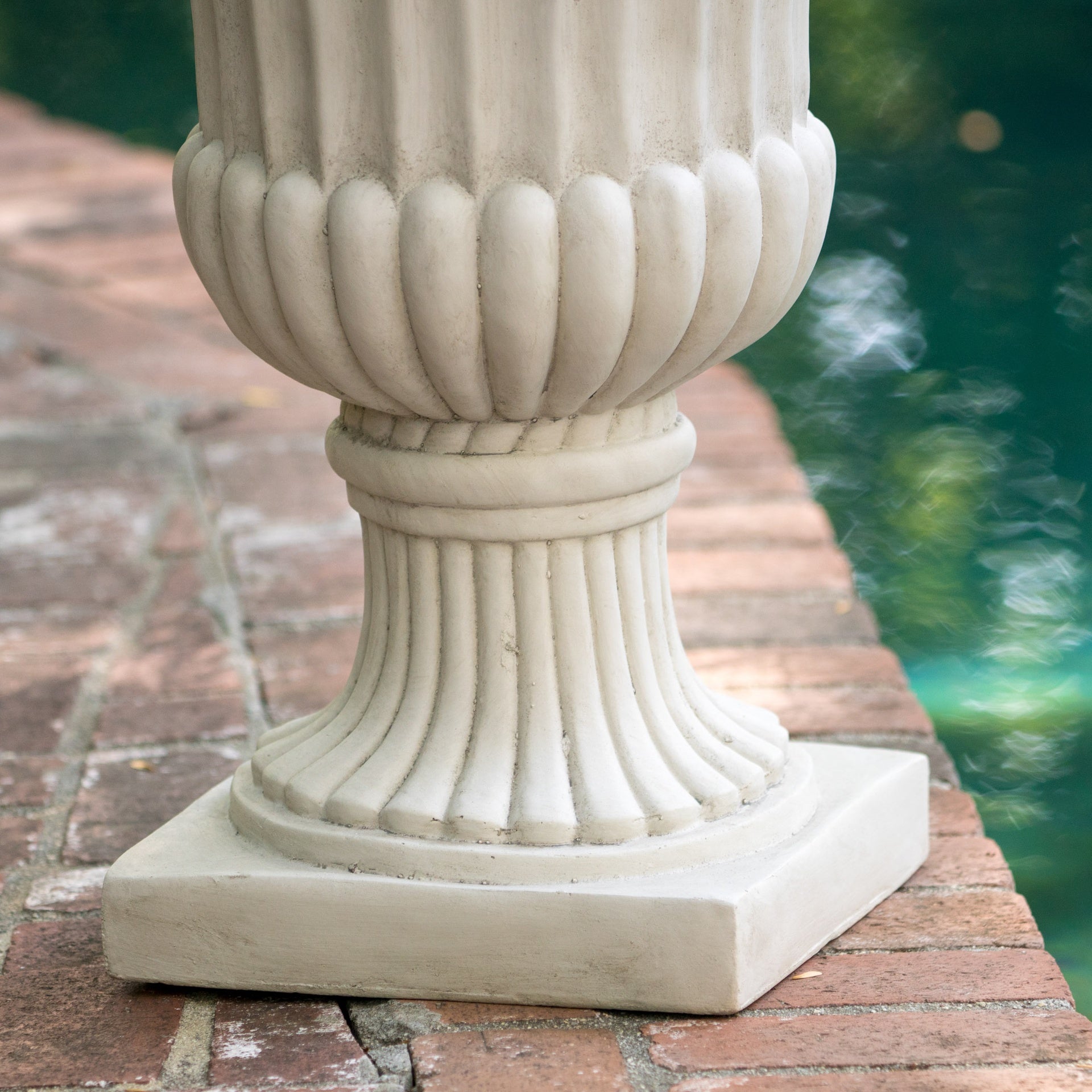 ITALIAN URN