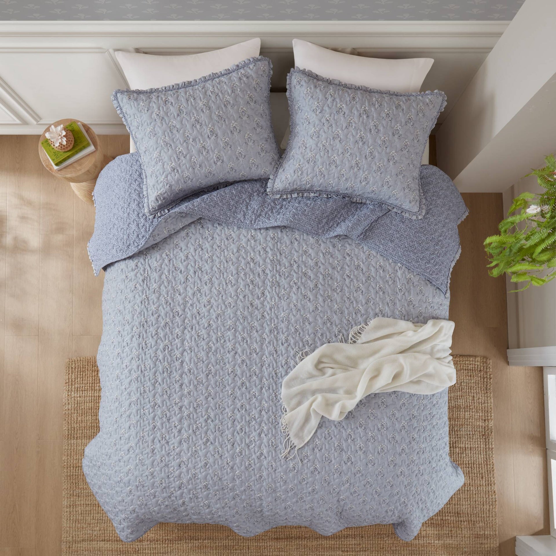 3-Piece Queen 3 Piece Ruffle Printed Quilt Set,Blue