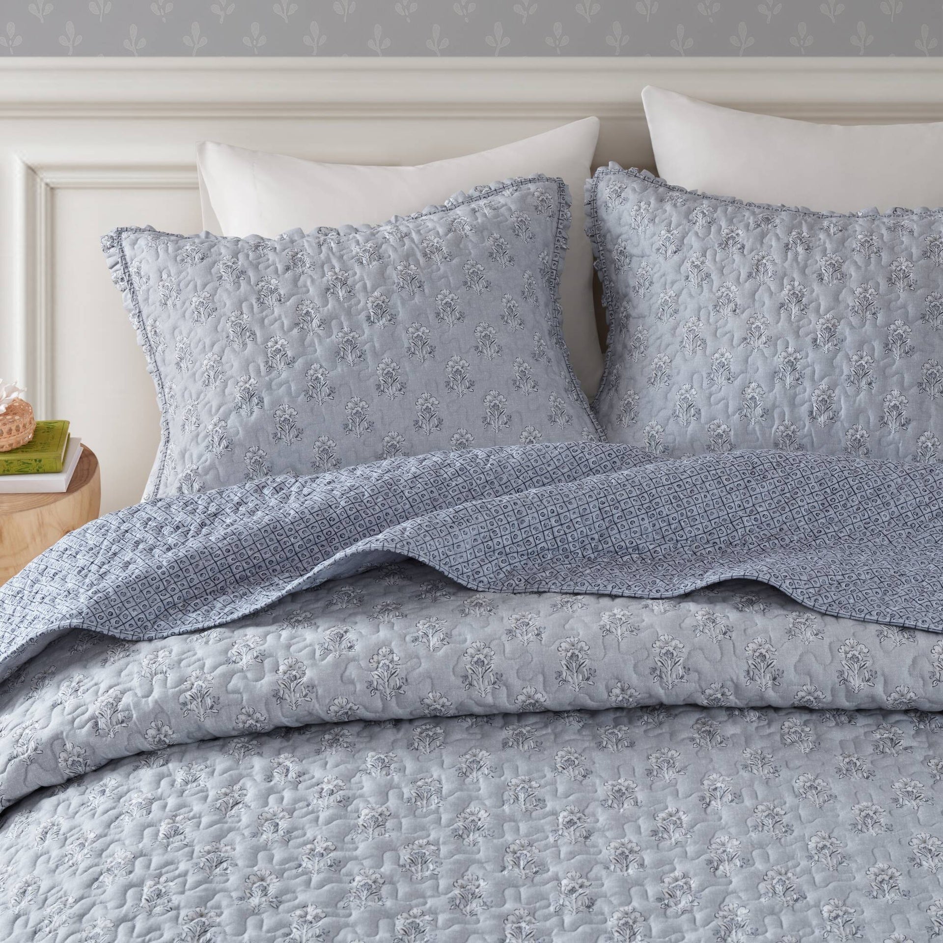 3-Piece Queen 3 Piece Ruffle Printed Quilt Set,Blue