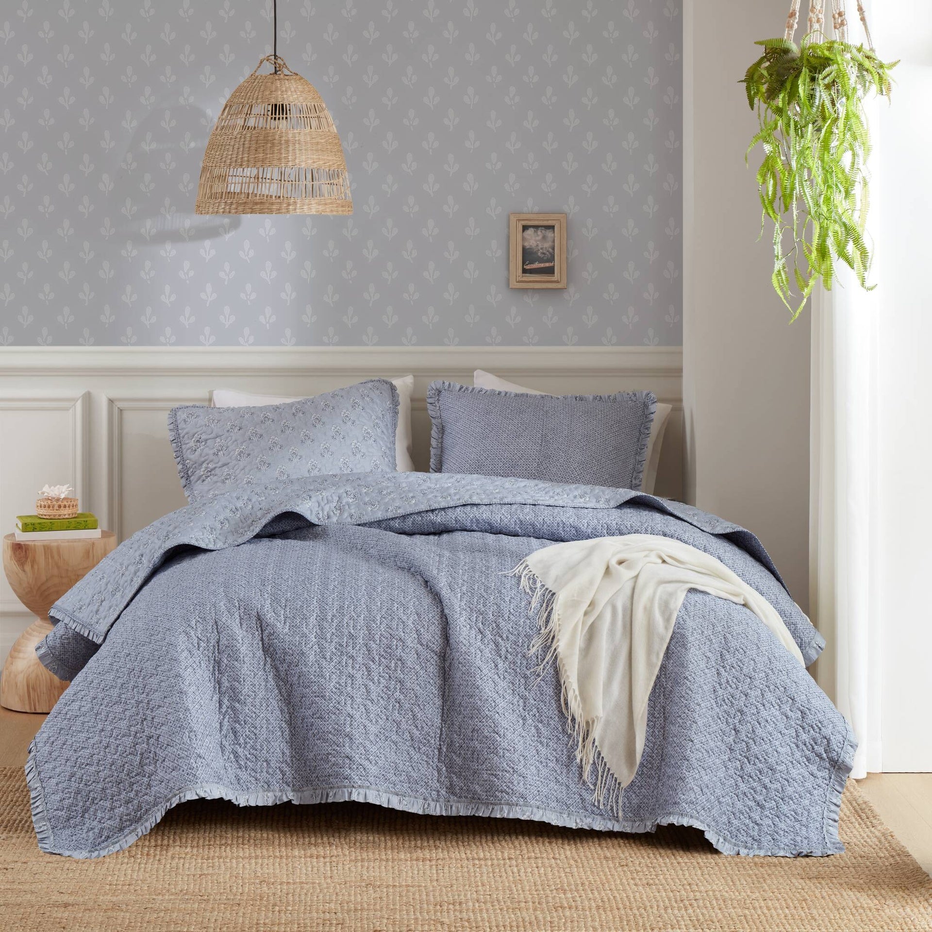 3-Piece Queen 3 Piece Ruffle Printed Quilt Set,Blue