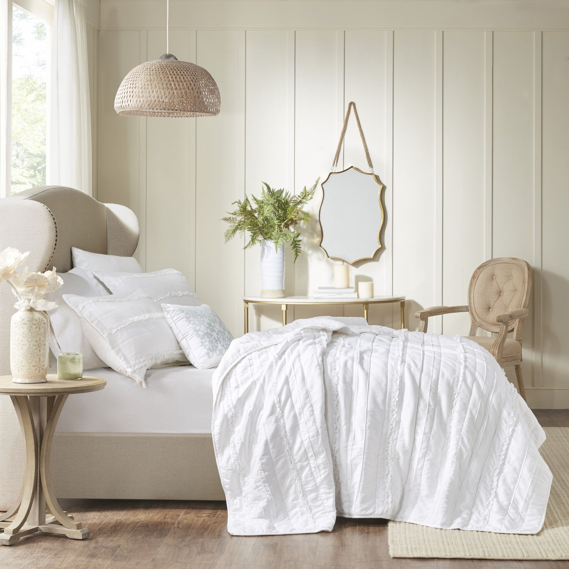 4 Piece Microfiber Reversible Ruffle Quilt Set with Throw Pillow White King/Cal King