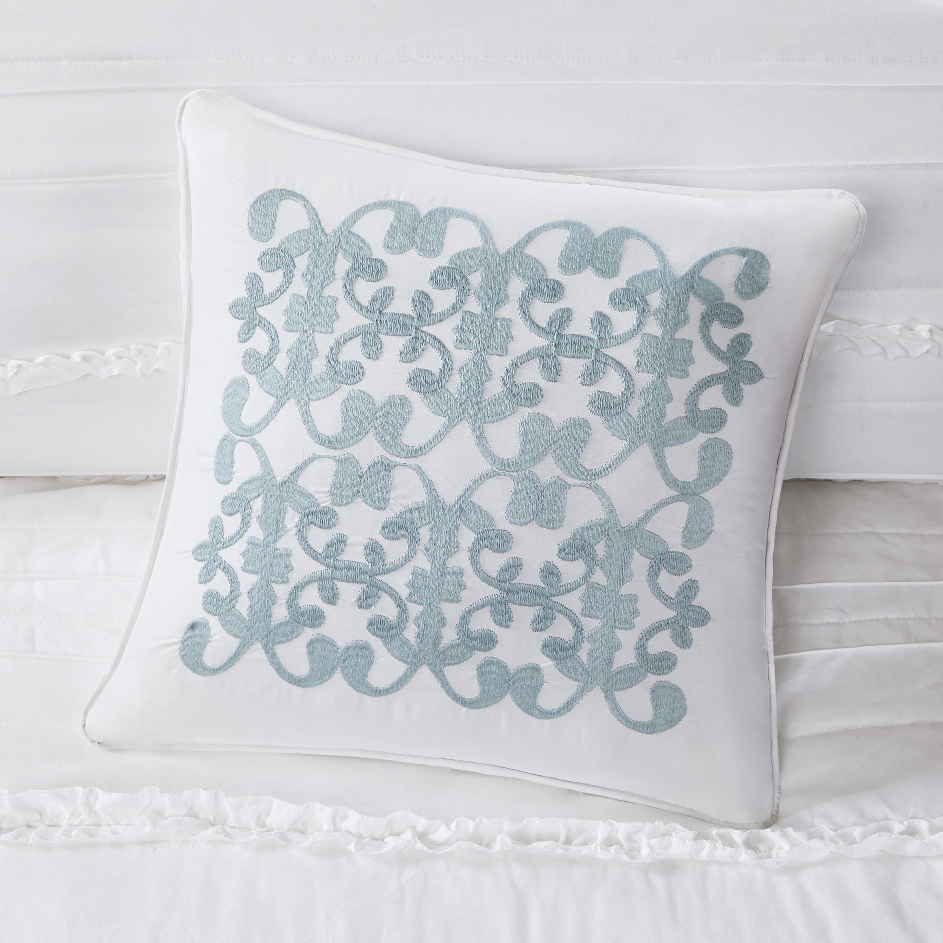 4 Piece Microfiber Reversible Ruffle Quilt Set with Throw Pillow White King/Cal King