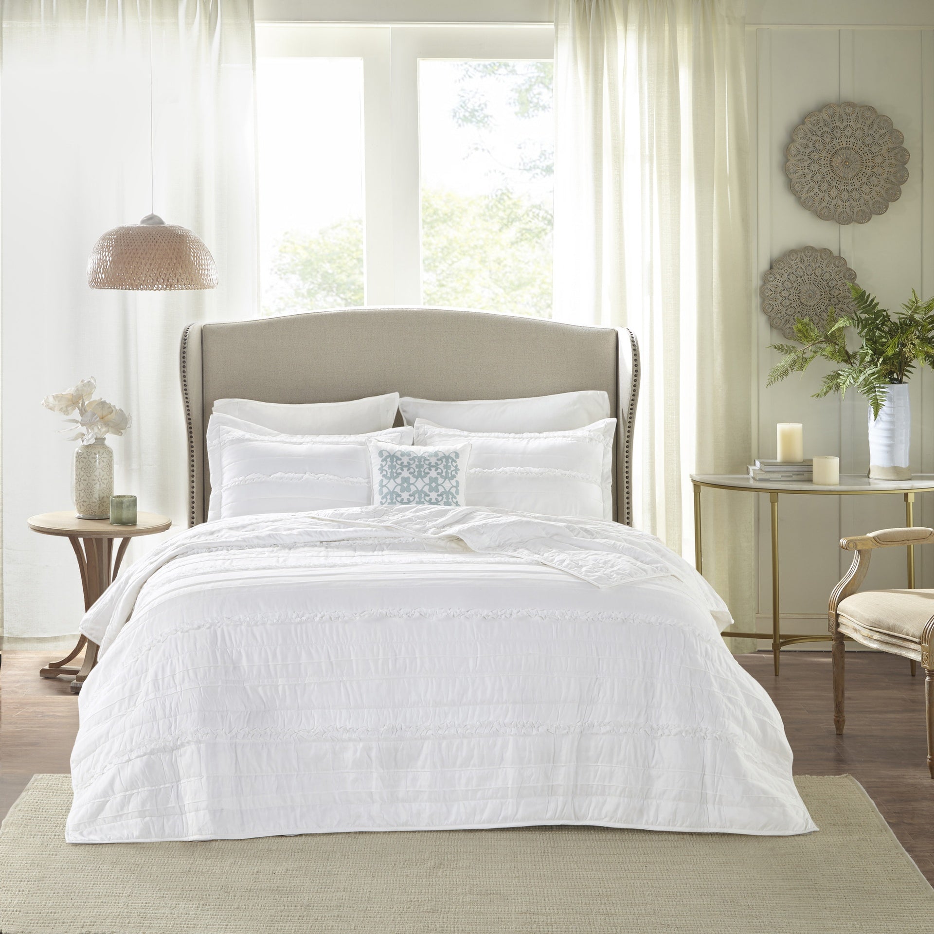4 Piece Microfiber Reversible Ruffle Quilt Set with Throw Pillow White King/Cal King