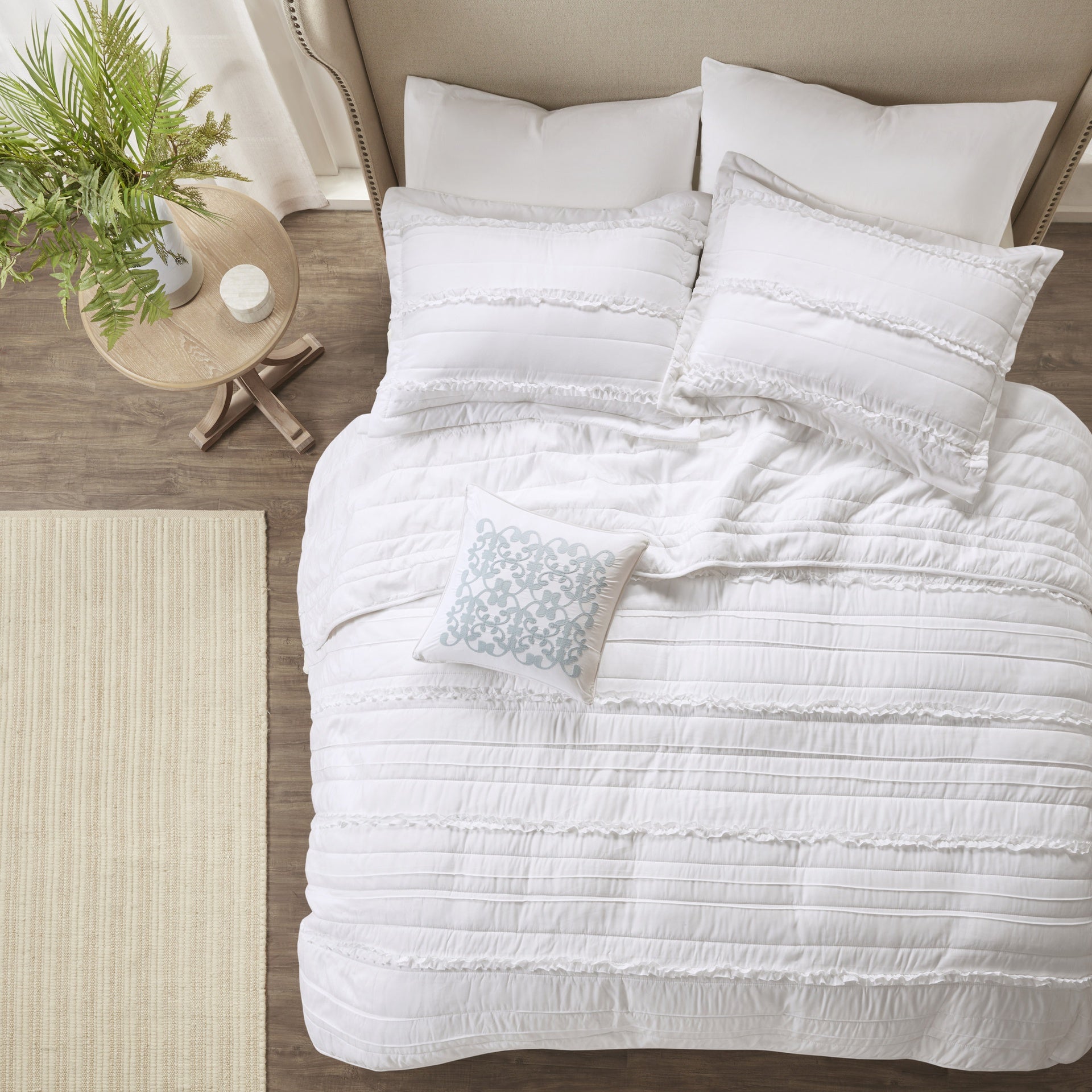4 Piece Microfiber Reversible Ruffle Quilt Set with Throw Pillow White King/Cal King