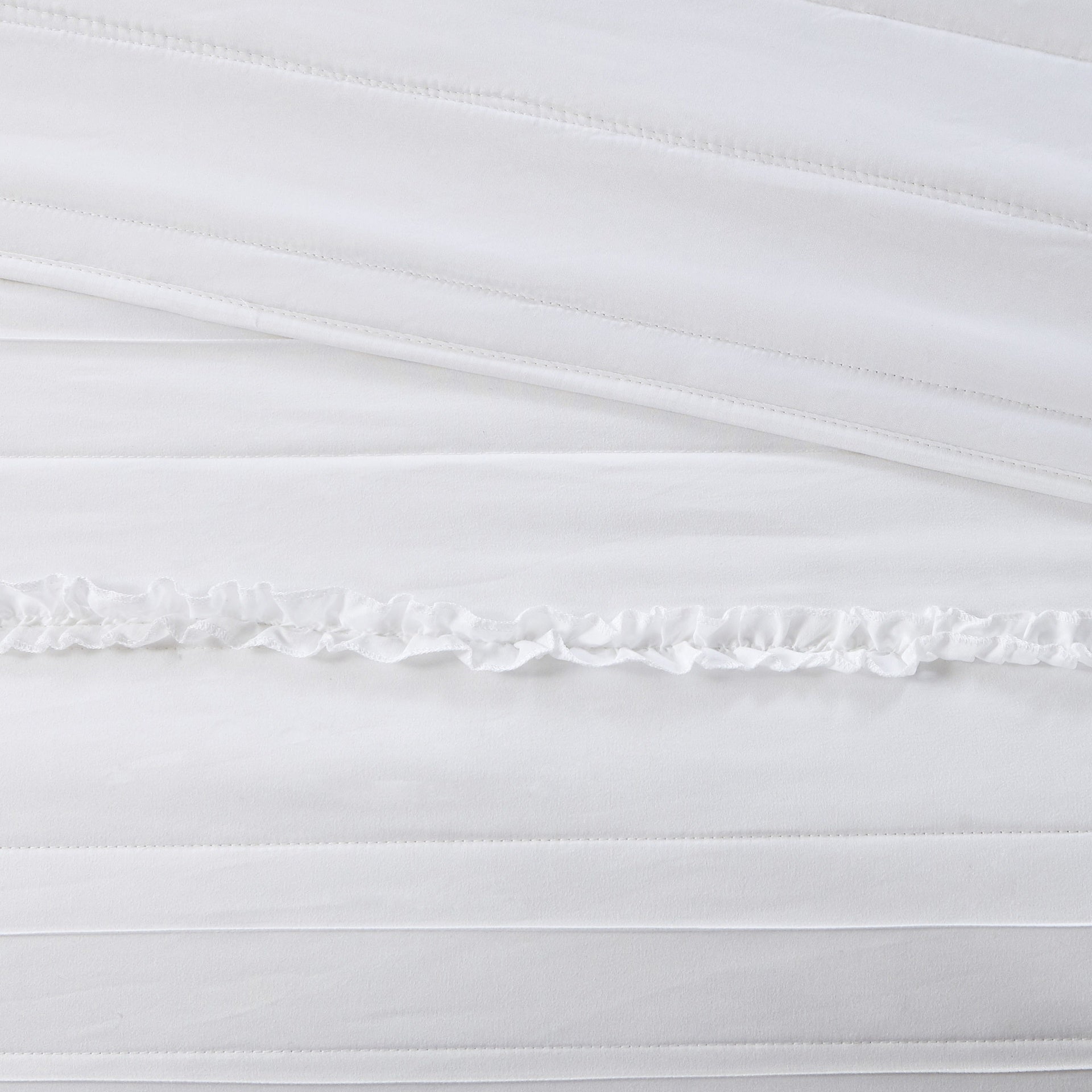 4 Piece Microfiber Reversible Ruffle Quilt Set with Throw Pillow White King/Cal King