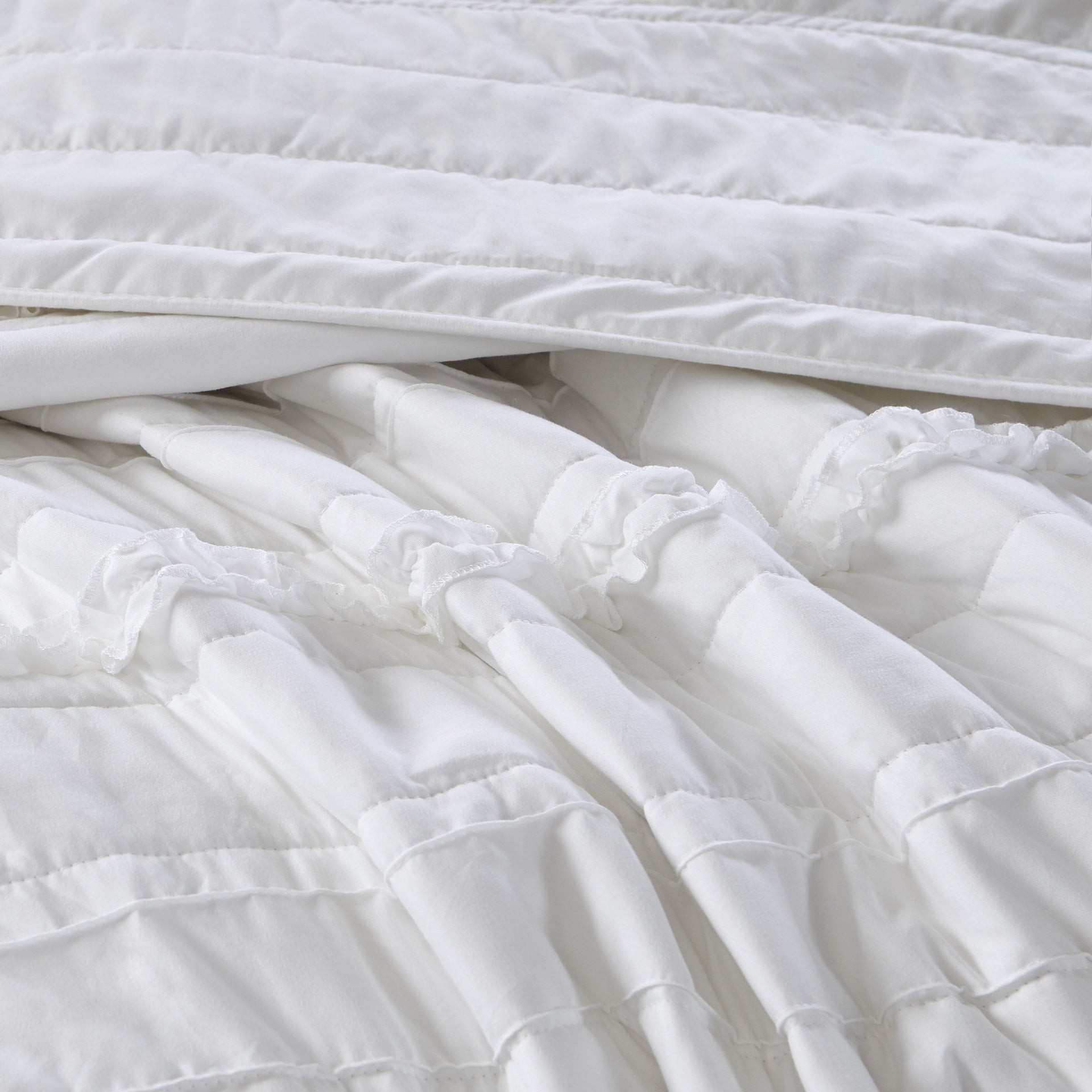 4 Piece Microfiber Reversible Ruffle Quilt Set with Throw Pillow White King/Cal King