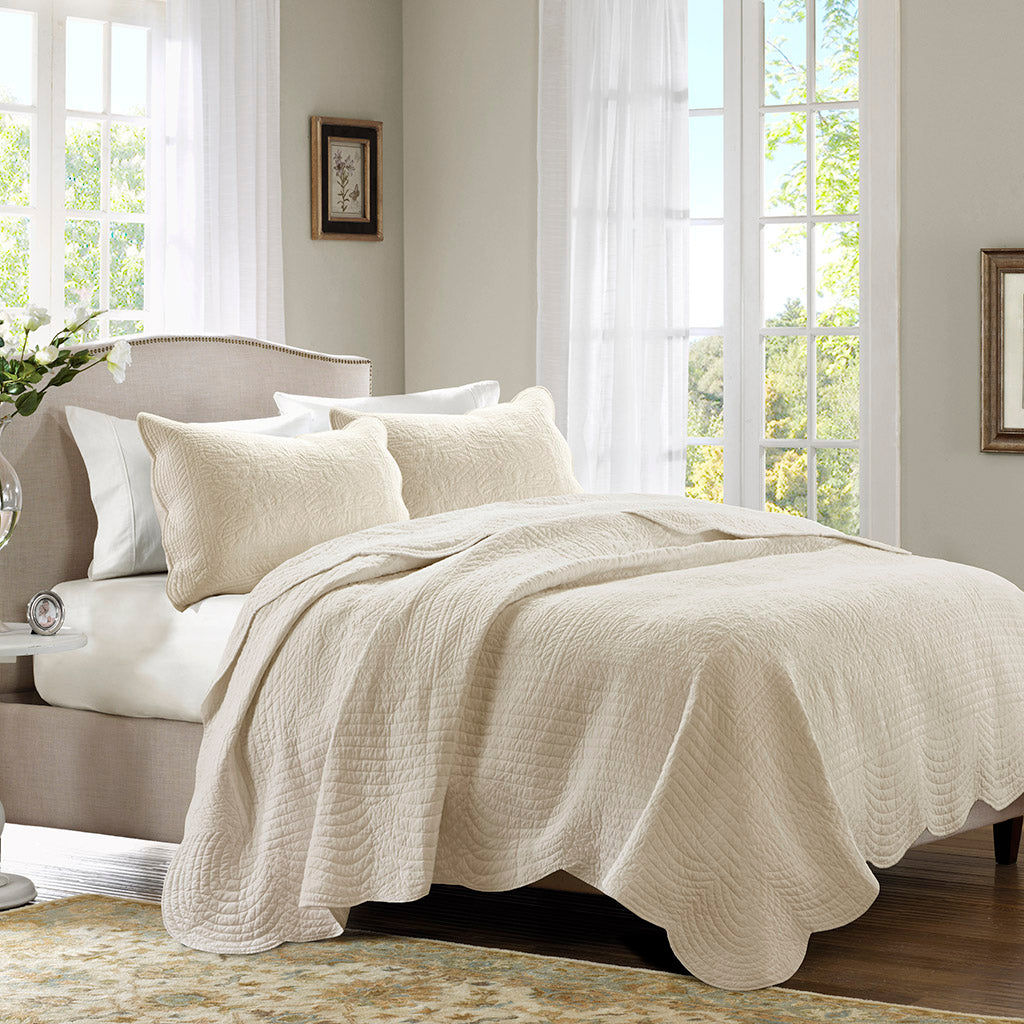3 Piece Reversible Scalloped Edge Quilt Set Cream Full/Queen