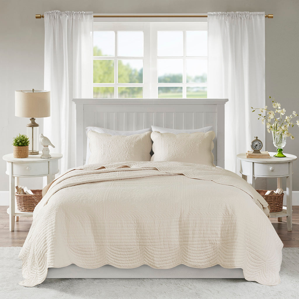 3 Piece Reversible Scalloped Edge Quilt Set Cream Full/Queen