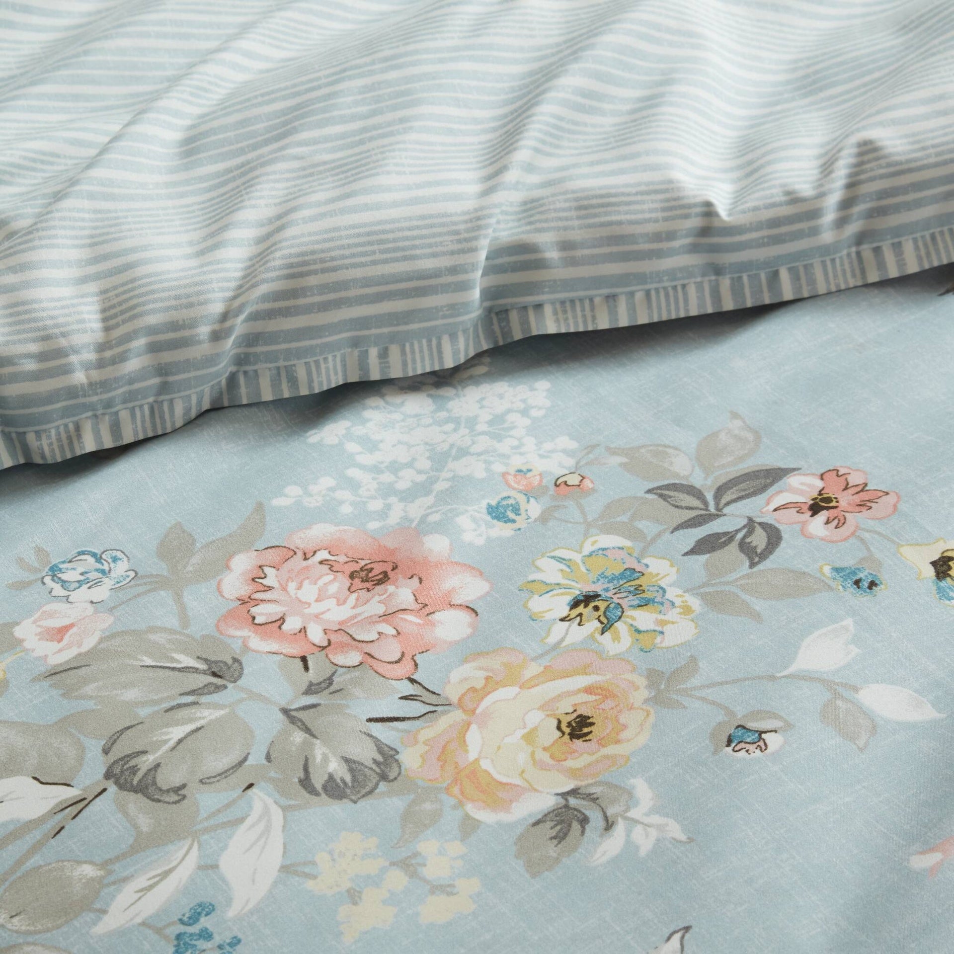7-Piece Queen 7 Piece Vintage-inspired Collection floral print,Soft Blue