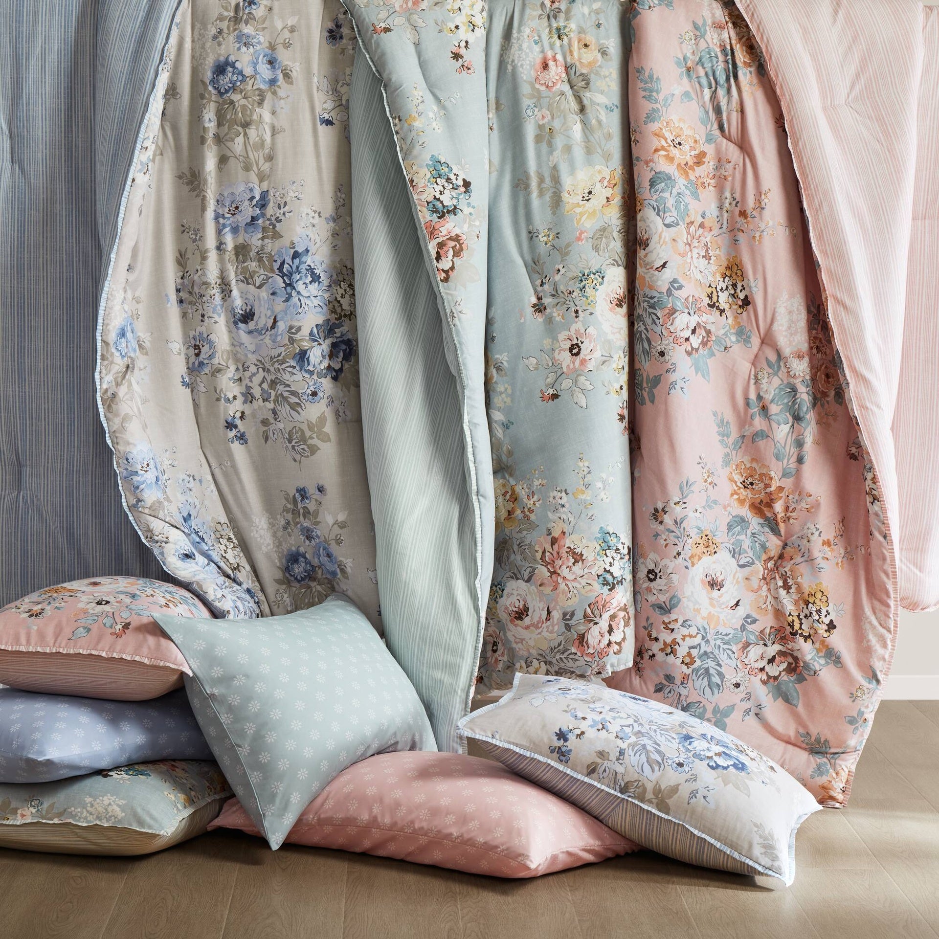 7-Piece Queen 7 Piece Vintage-inspired Collection floral print,Soft Blue