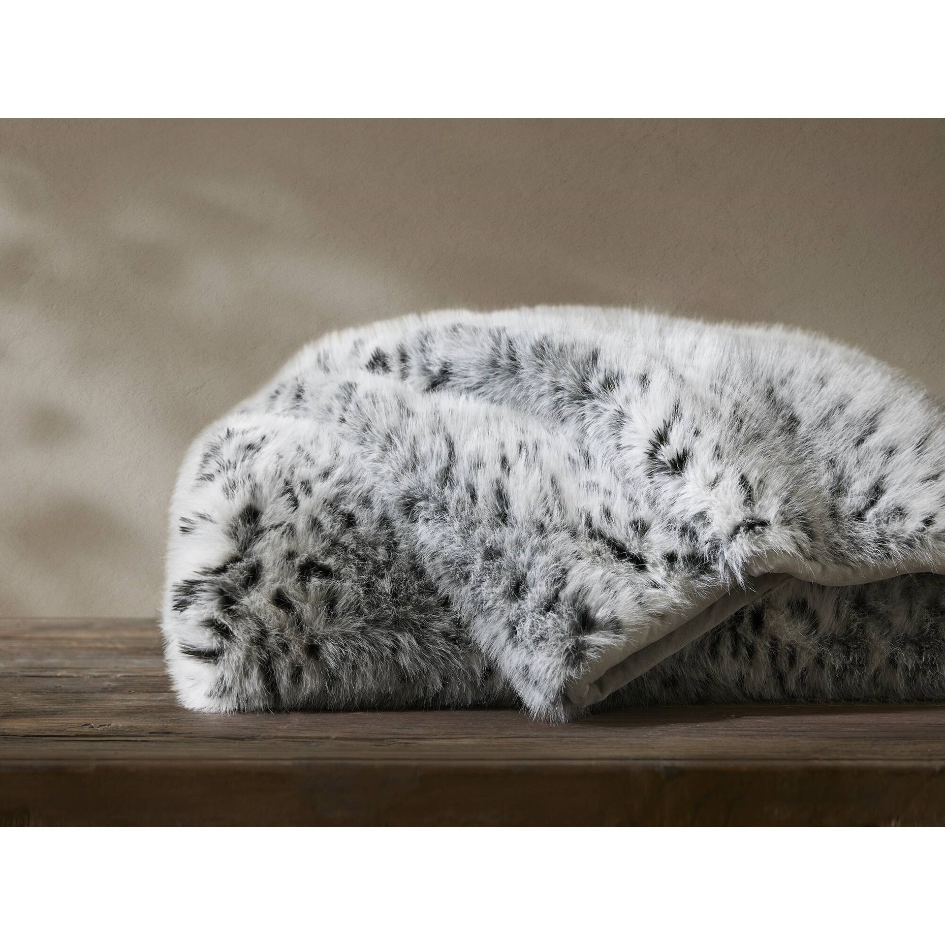 1-Piece 60x80" Faux Fur Throw Blanket,Snow Leopard