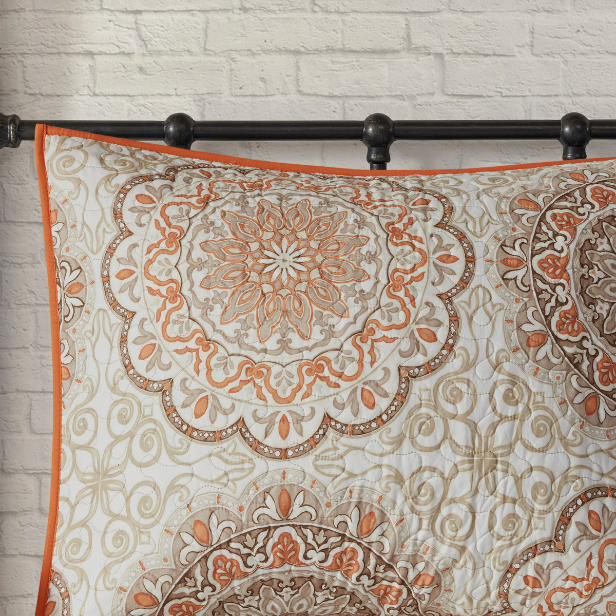 6 Piece Reversible Quilt Set with Throw Pillows Orange King/Cal King
