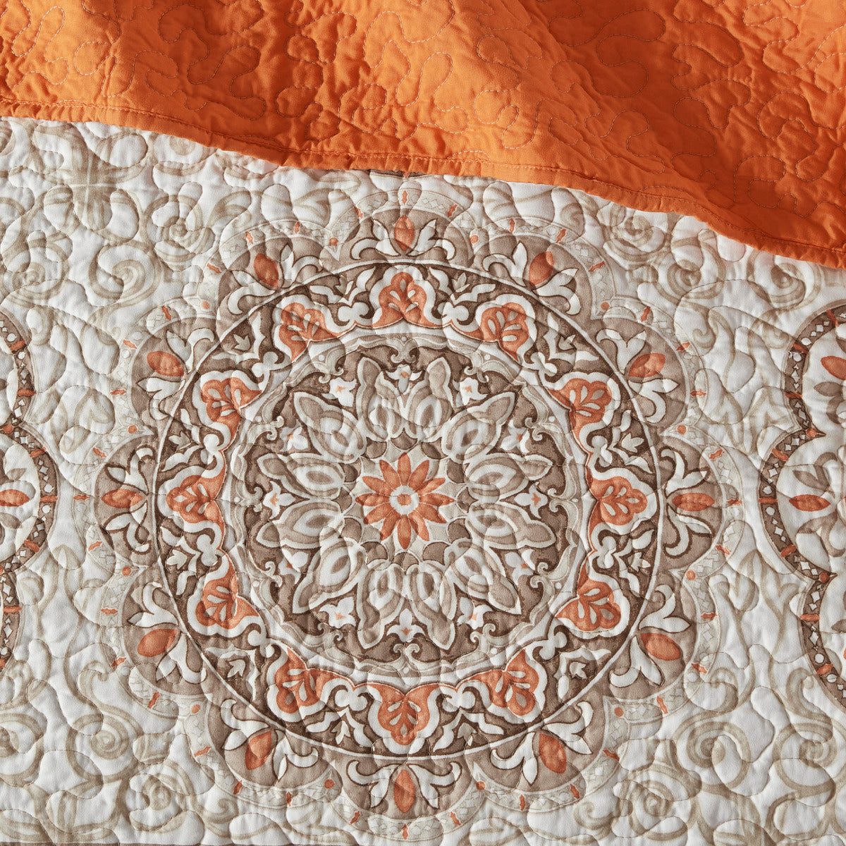 6 Piece Reversible Quilt Set with Throw Pillows Orange King/Cal King