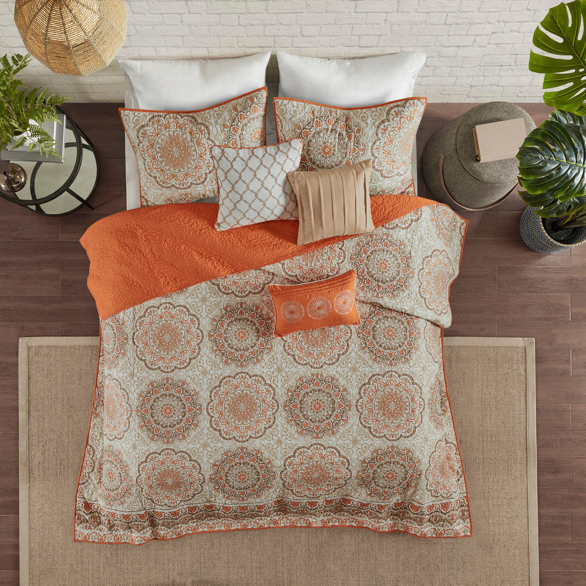 6 Piece Reversible Quilt Set with Throw Pillows Orange King/Cal King