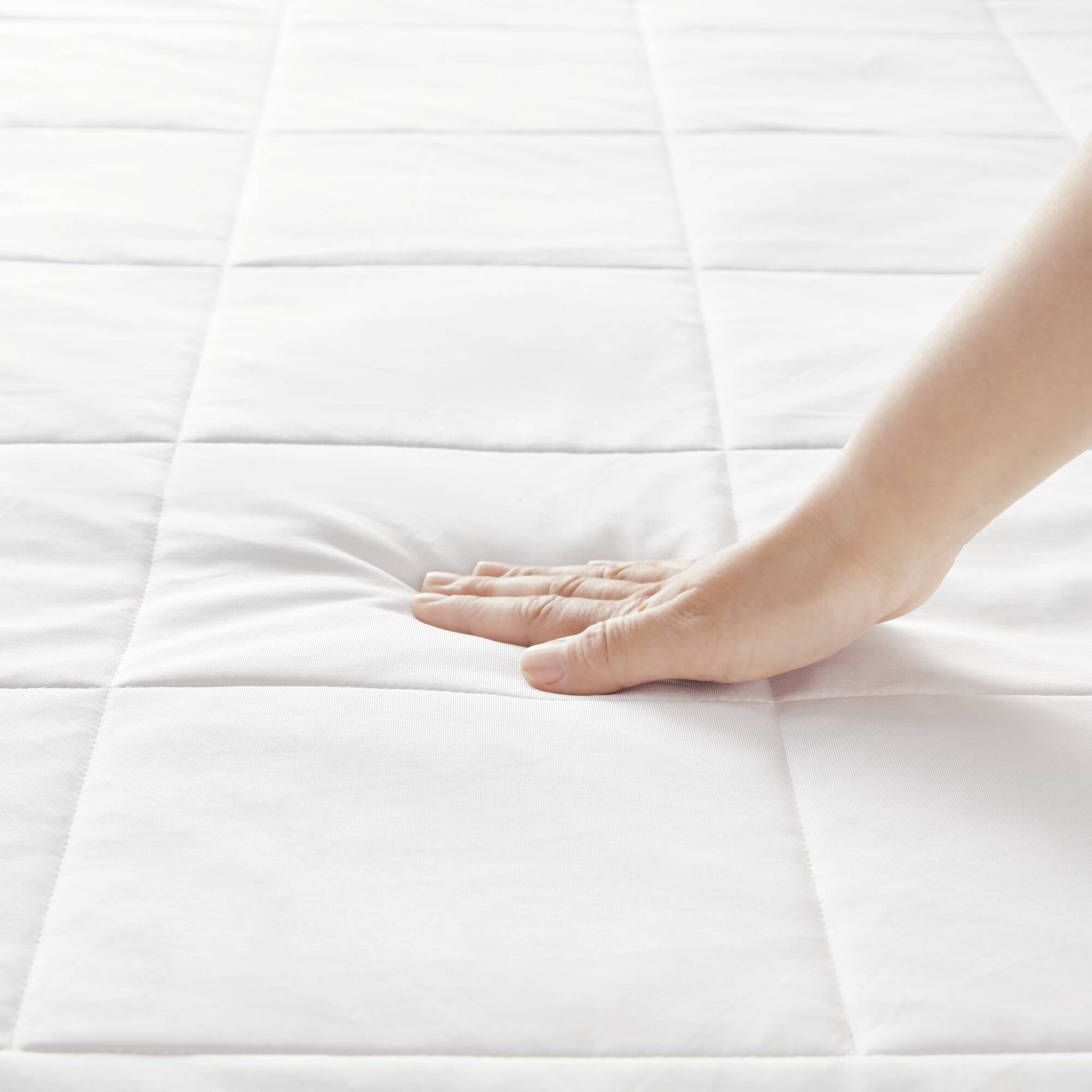 Down Alternative Blanket White King