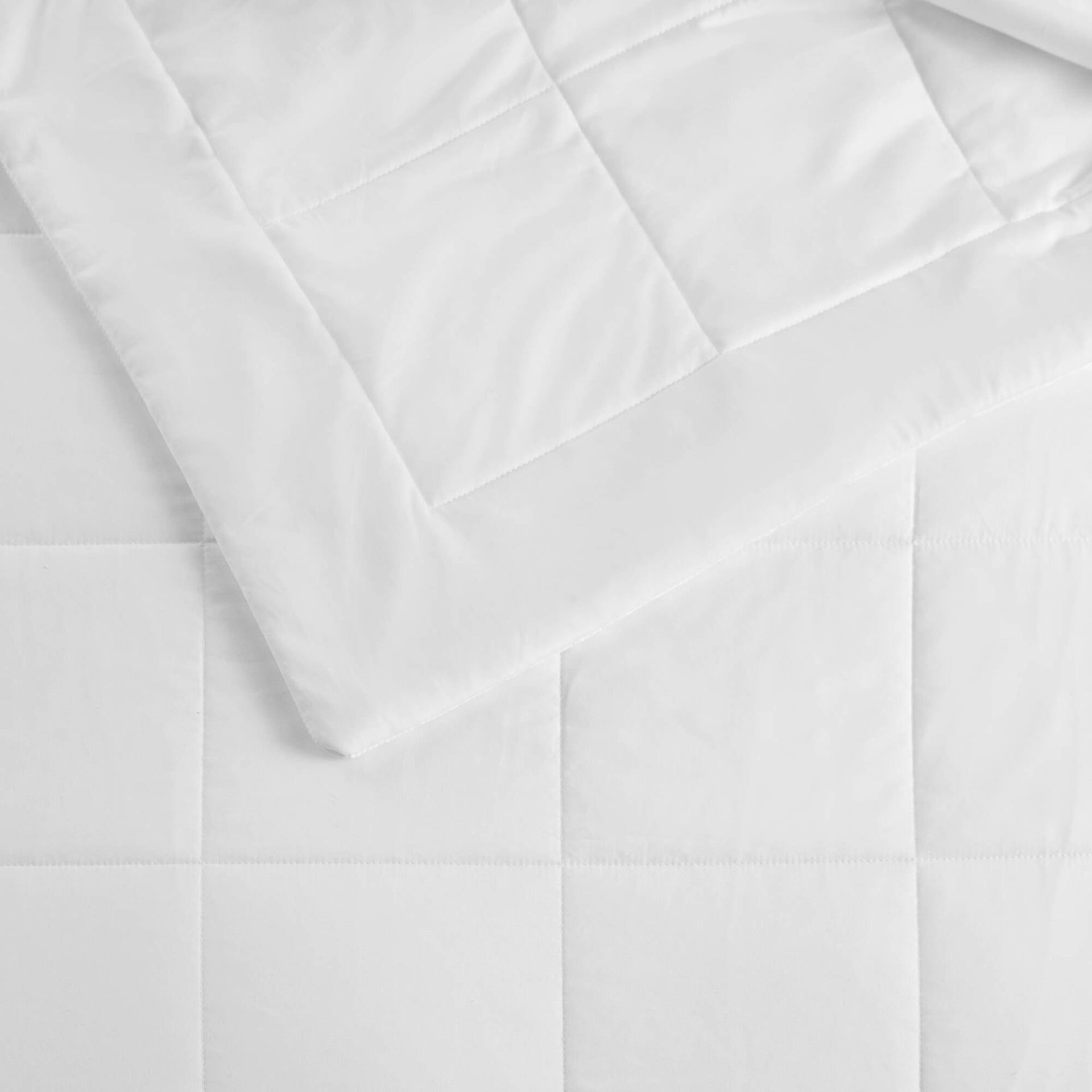 Down Alternative Blanket White King