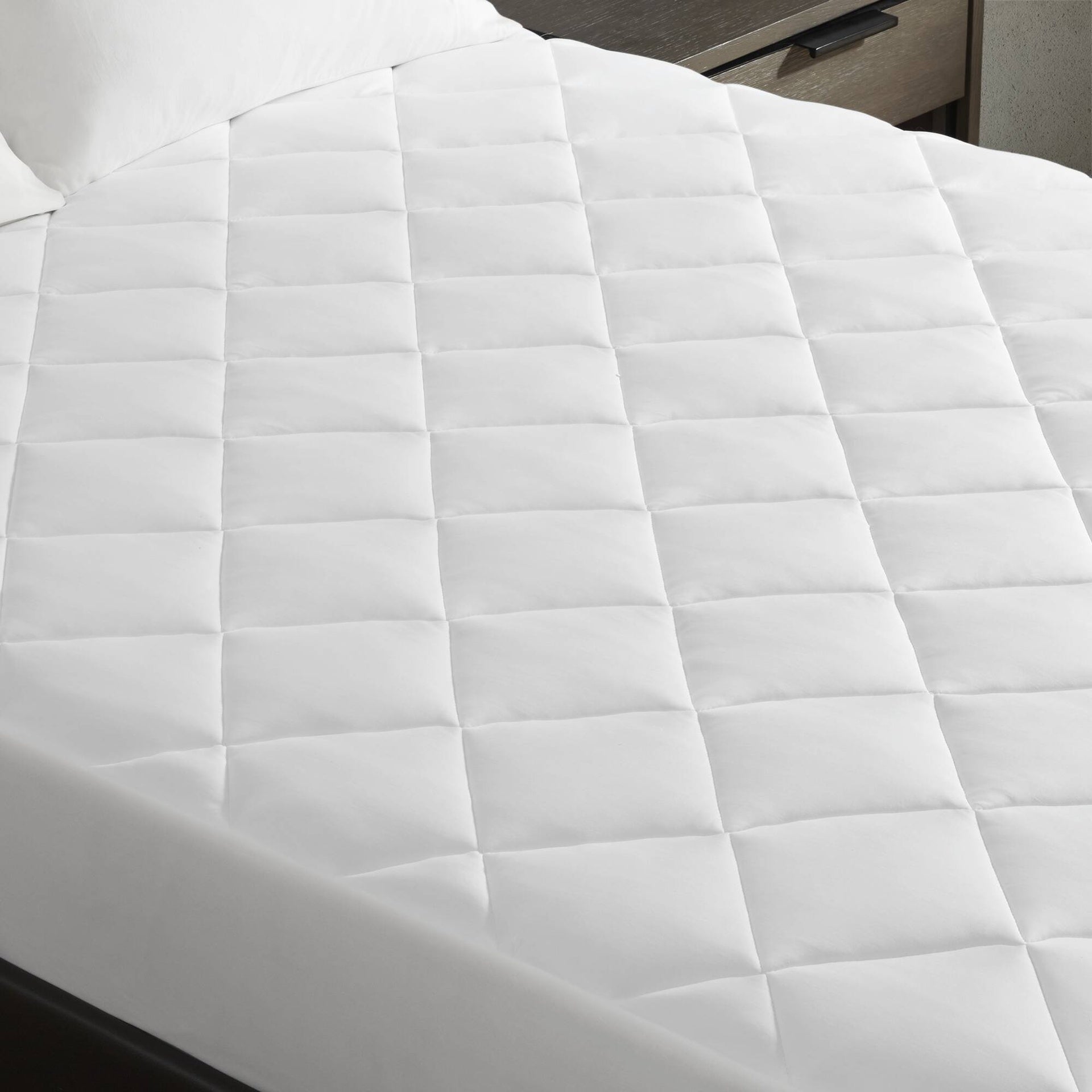 Overfilled Deep Pocket Mattress Pad White Queen