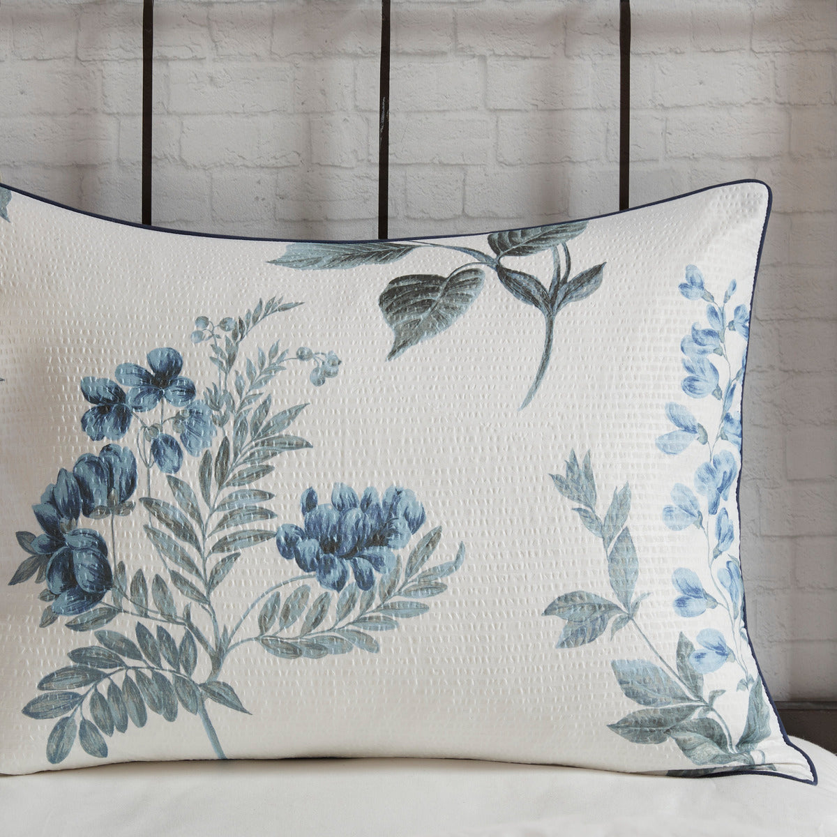 7 Piece Printed Seersucker Comforter Set with Throw Blanket Blue King/Cal King