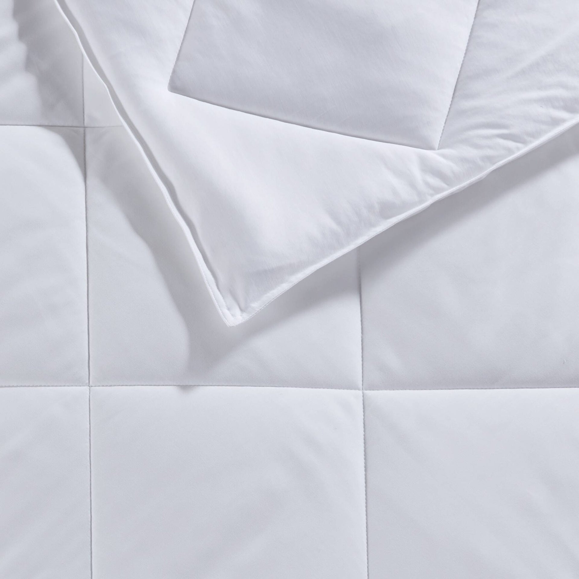 Oversized Down Alternative Comforter White Full/Queen