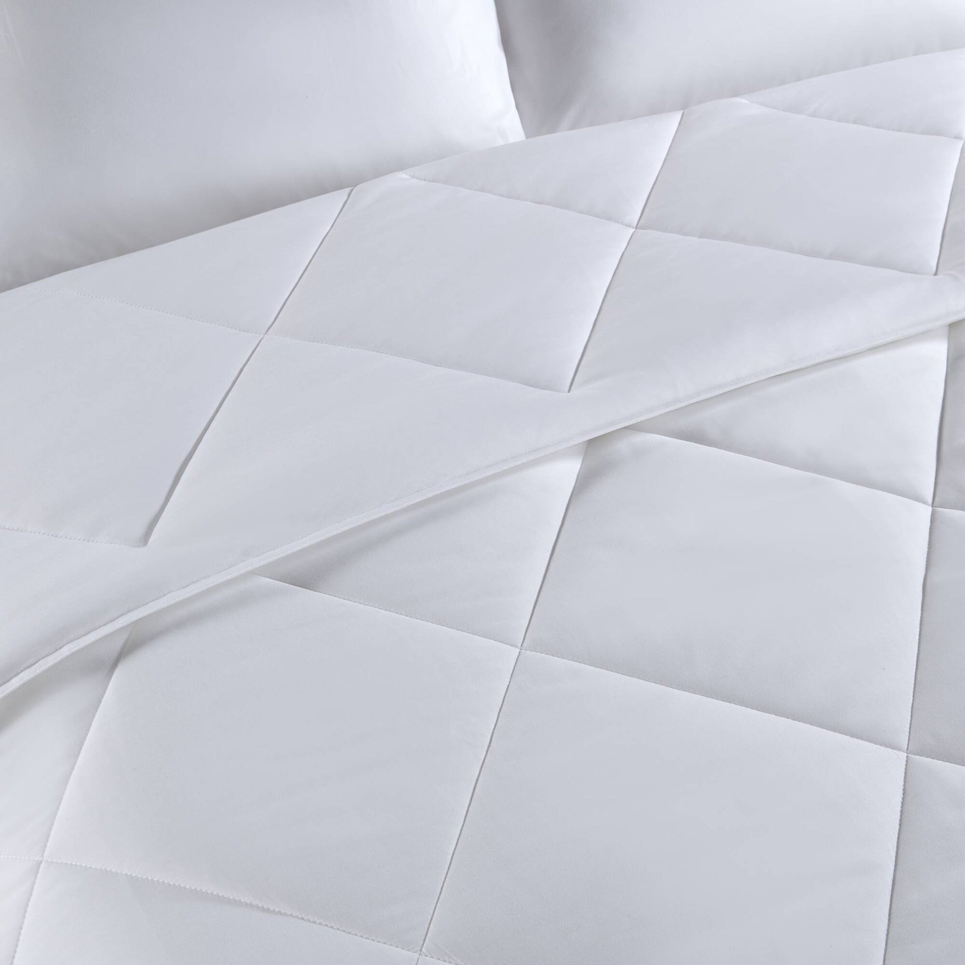 Oversized Down Alternative Comforter White Full/Queen