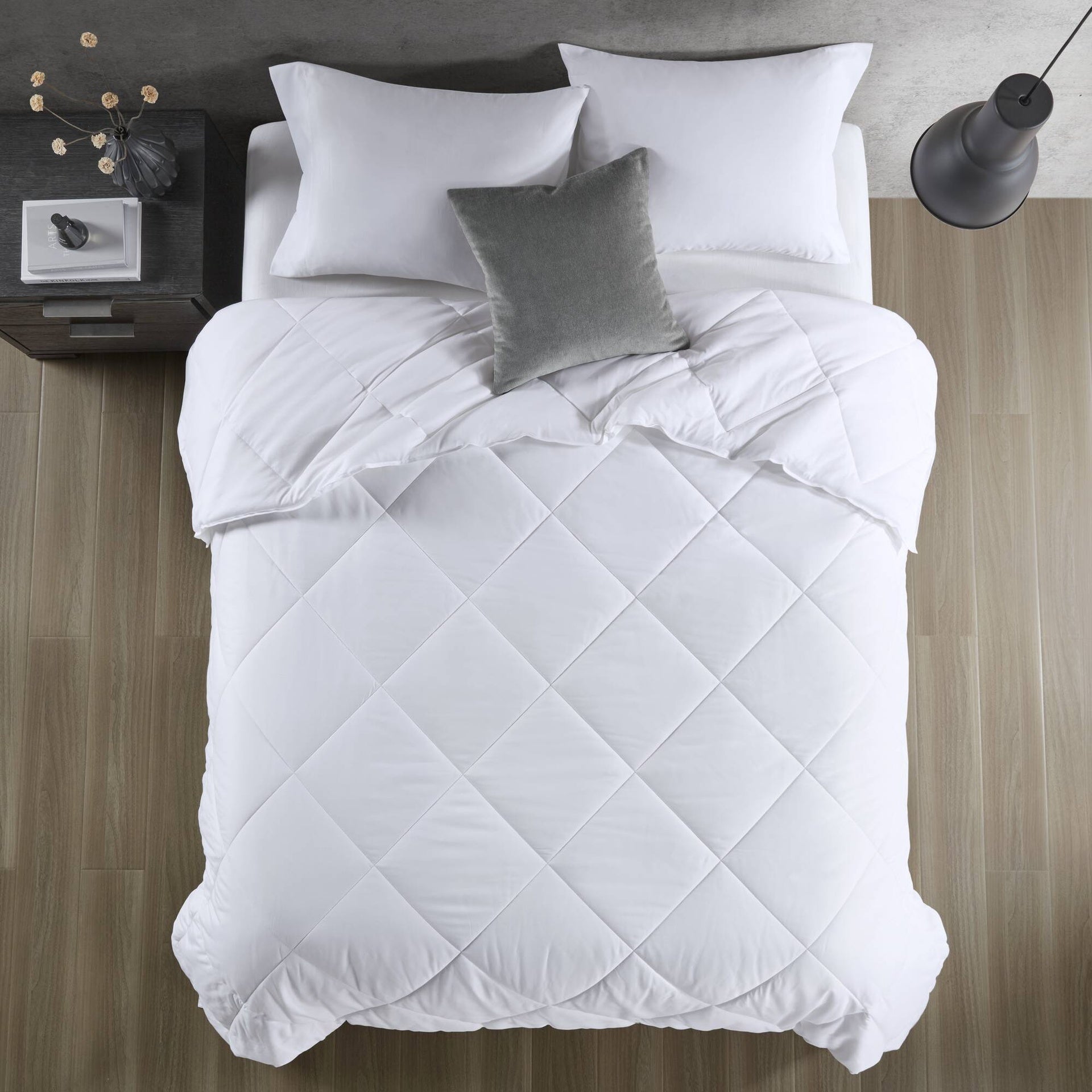Oversized Down Alternative Comforter White Full/Queen
