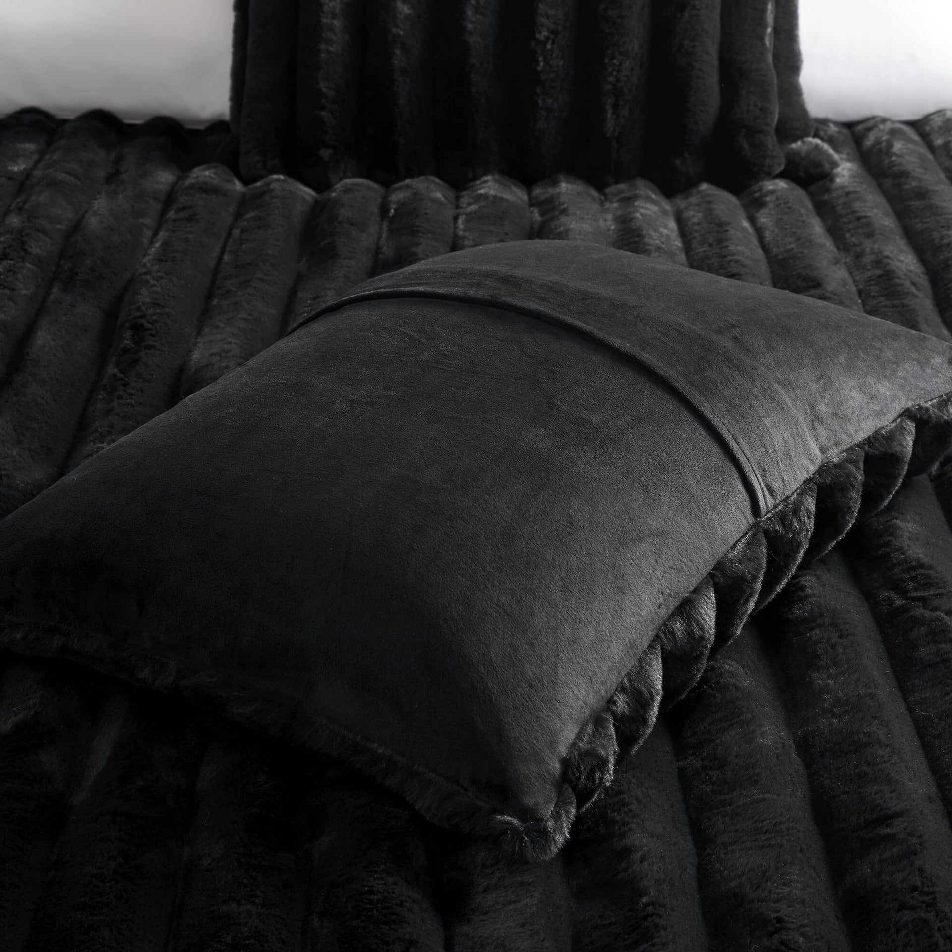 3 PCS King Ultrasoft Faux Fur Ribbed Comforter Set Black
