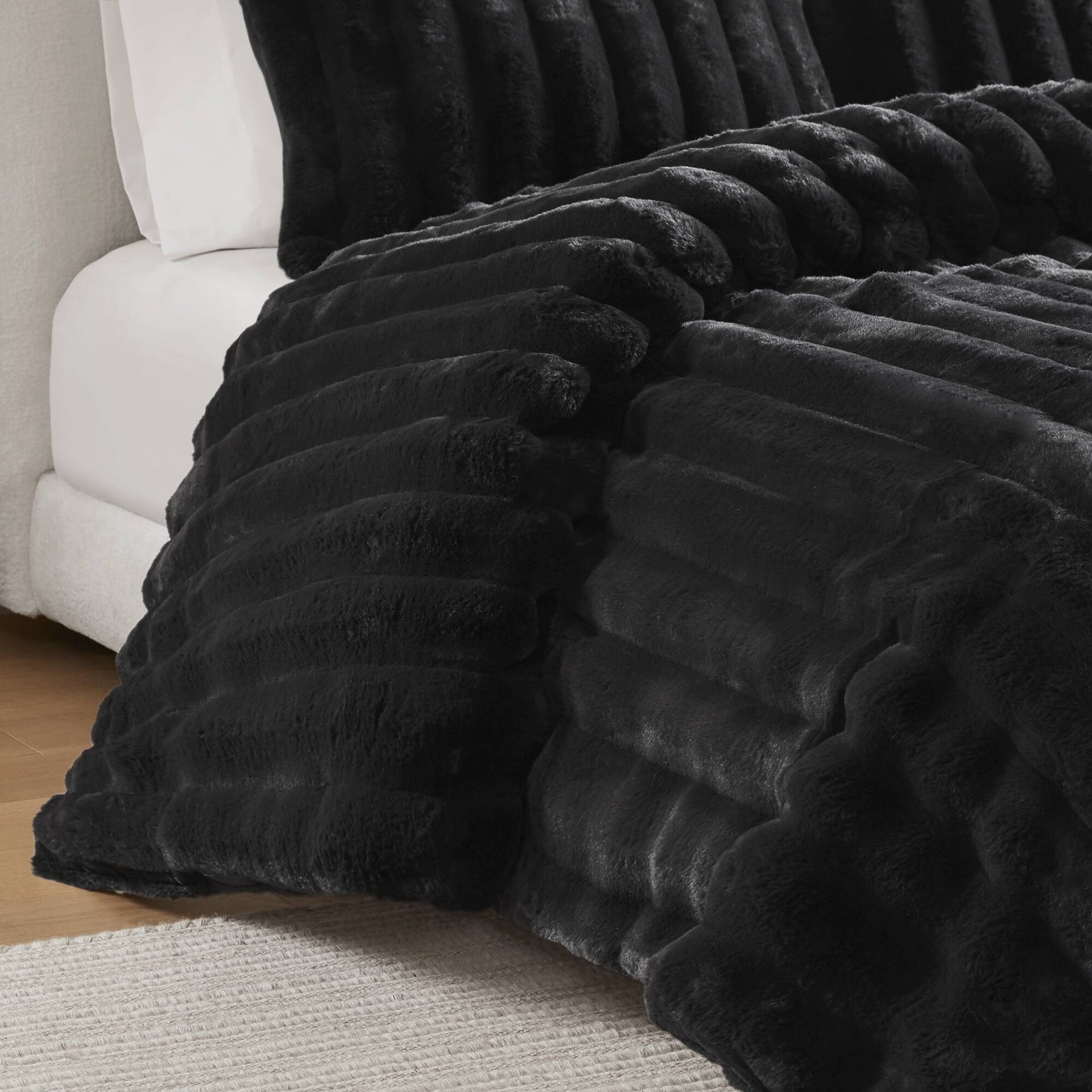 3 PCS King Ultrasoft Faux Fur Ribbed Comforter Set Black