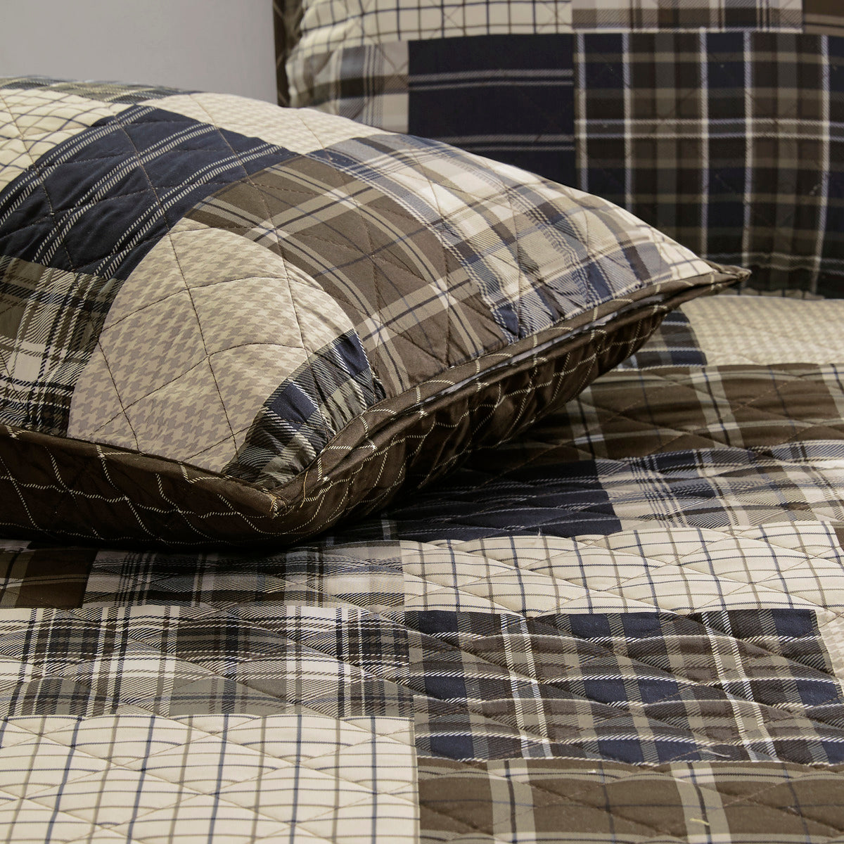 3 Piece Reversible Printed Quilt Set Black/Brown Full/Queen