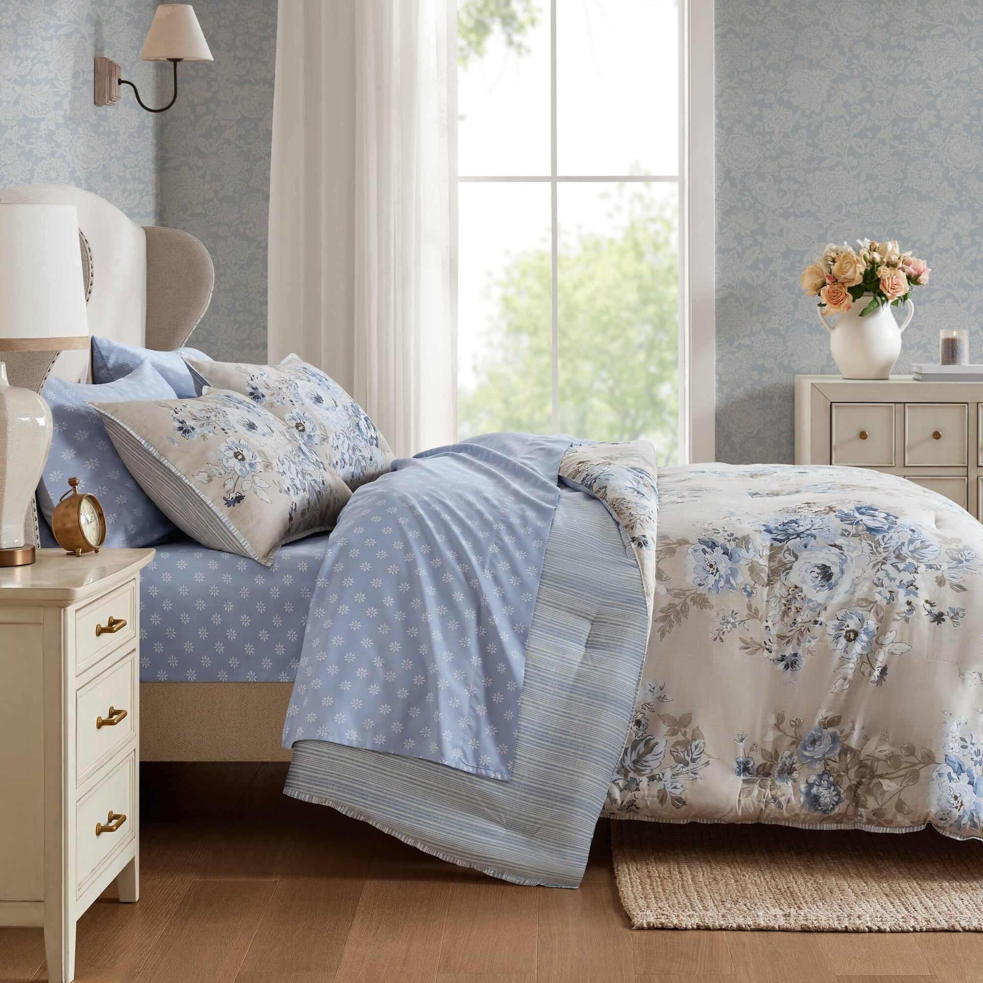 7-Piece Queen 7 Piece Vintage-inspired Collection floral print,Beige/Blue