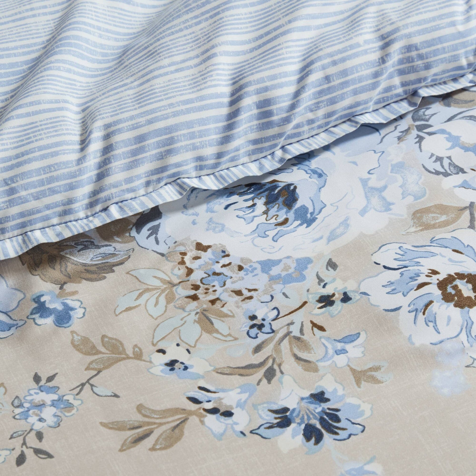 7-Piece Queen 7 Piece Vintage-inspired Collection floral print,Beige/Blue
