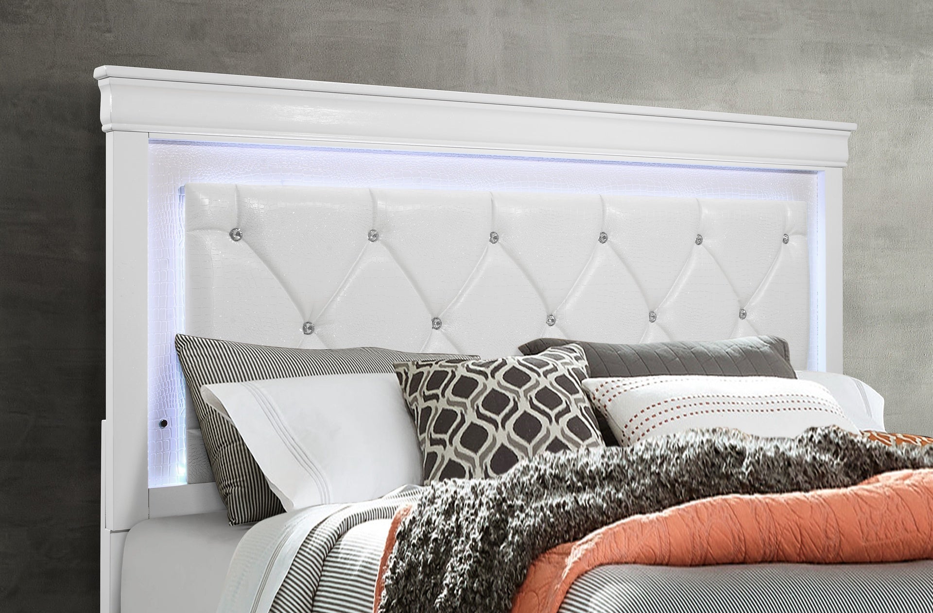 SHAKER  WHITE QUEEN BED WITH LED