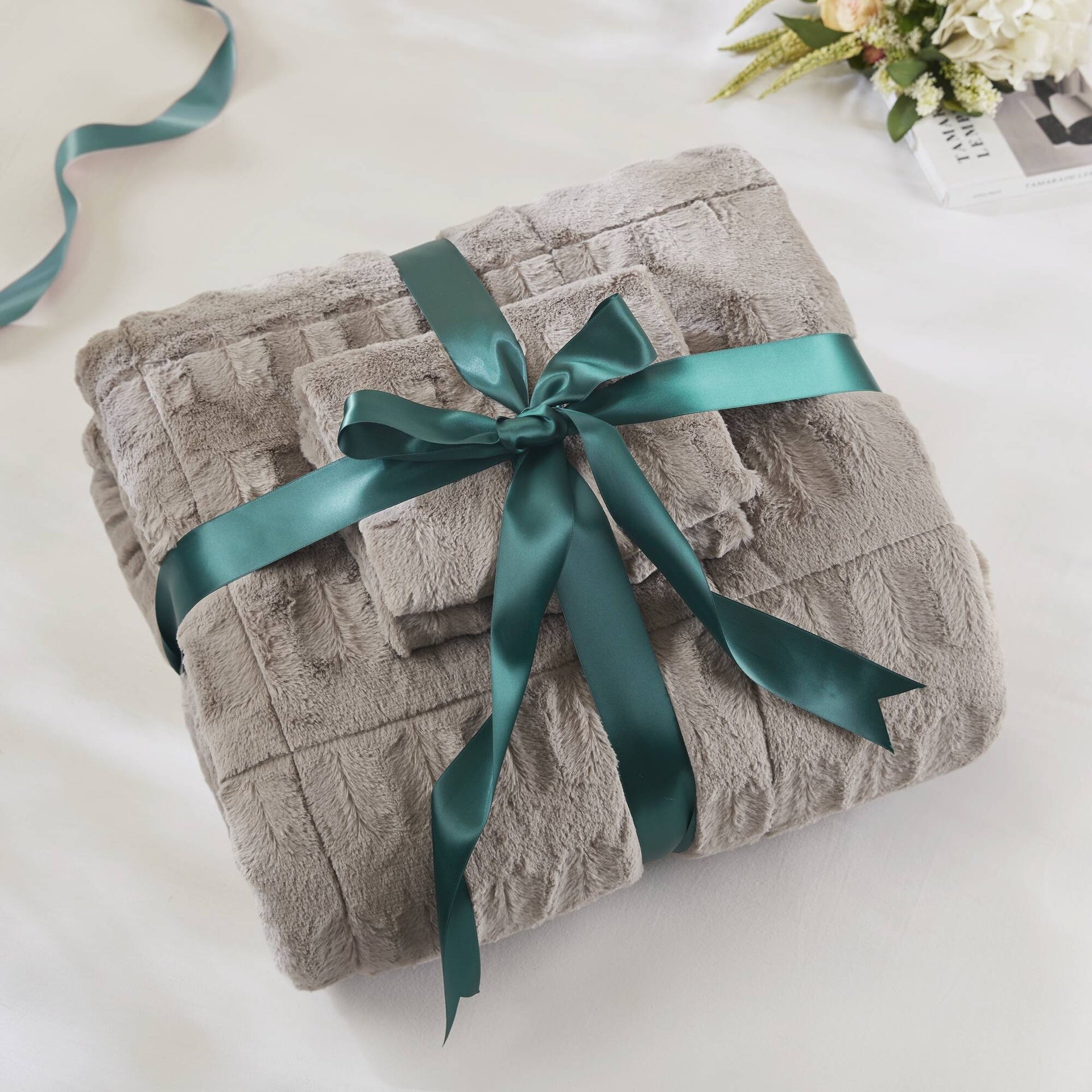 3 PCS Full/Queen Solid Faux Fur Comforter Mini Set Gray