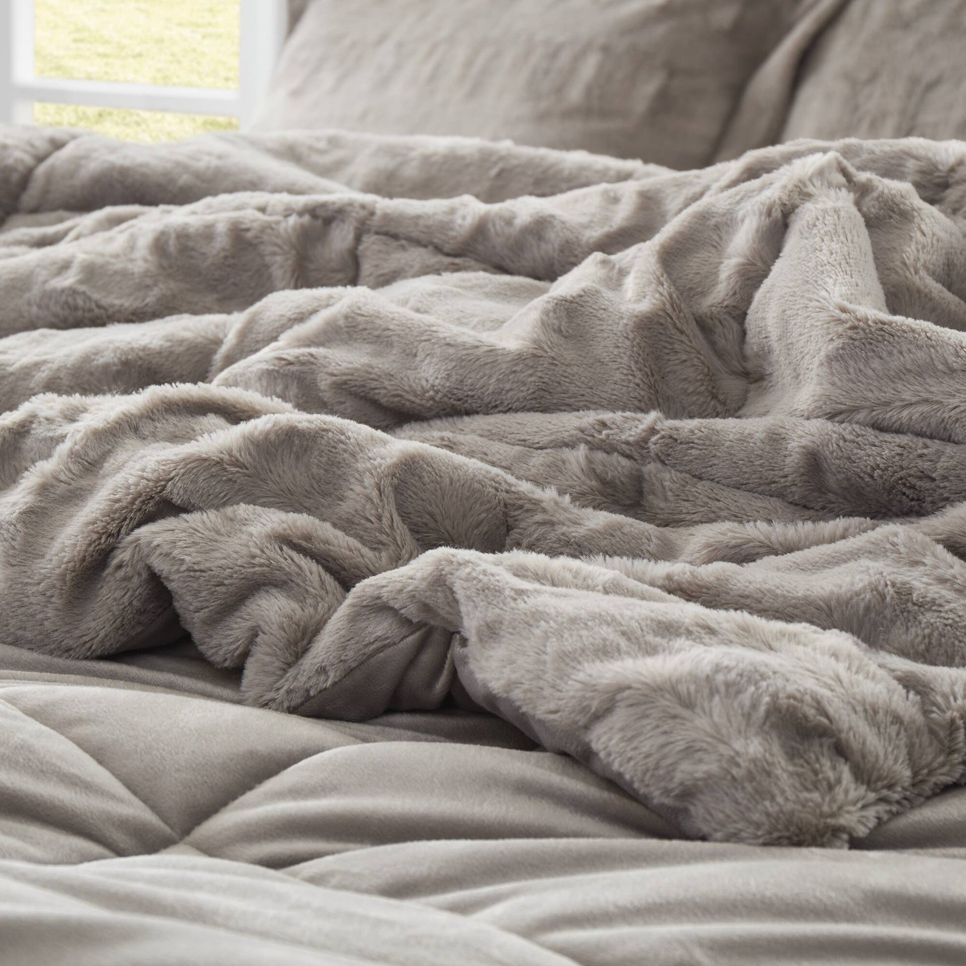 3 PCS Full/Queen Solid Faux Fur Comforter Mini Set Gray
