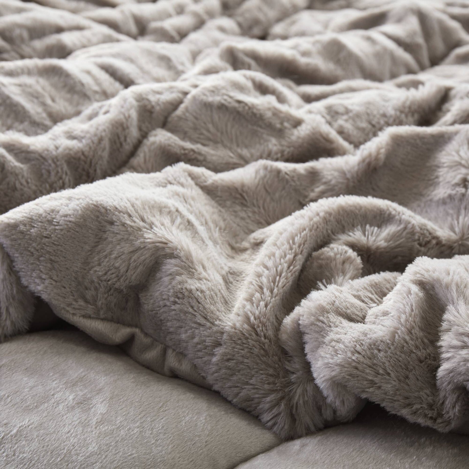 3 PCS Full/Queen Solid Faux Fur Comforter Mini Set Gray