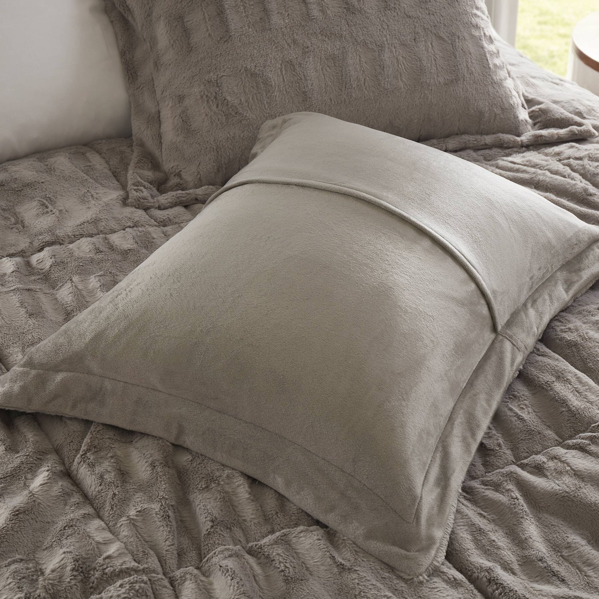 3 PCS Full/Queen Solid Faux Fur Comforter Mini Set Gray