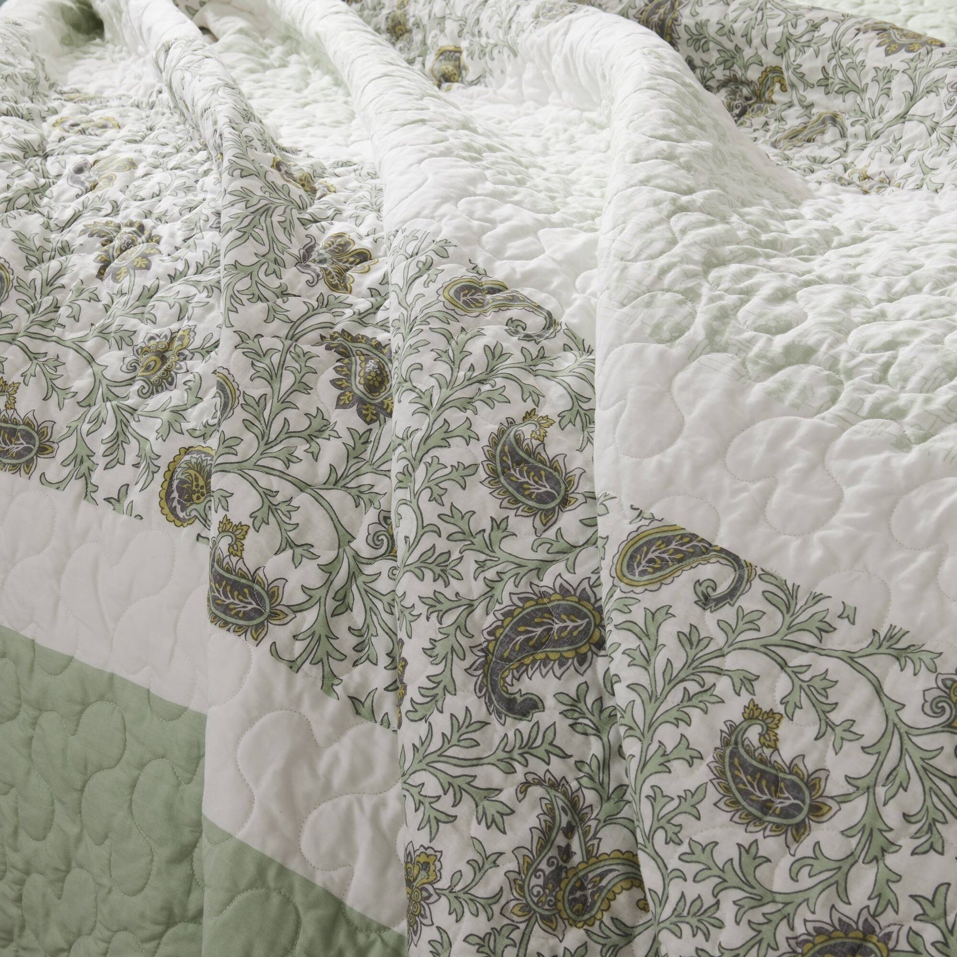 6 Piece Cotton Percale Quilt Set with Throw Pillows Full/Queen