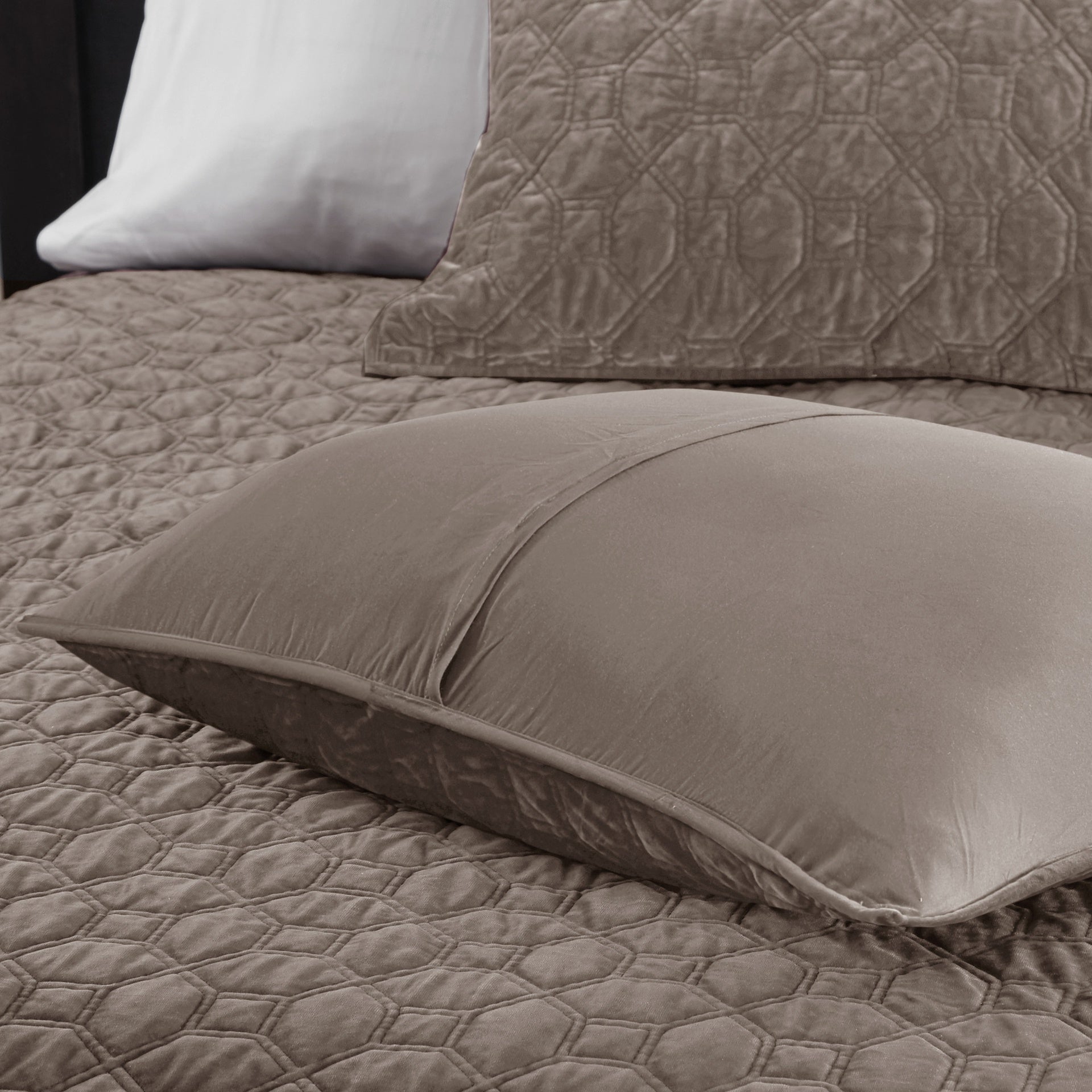 3 Piece Velvet Quilt Set Taupe King/Cal King