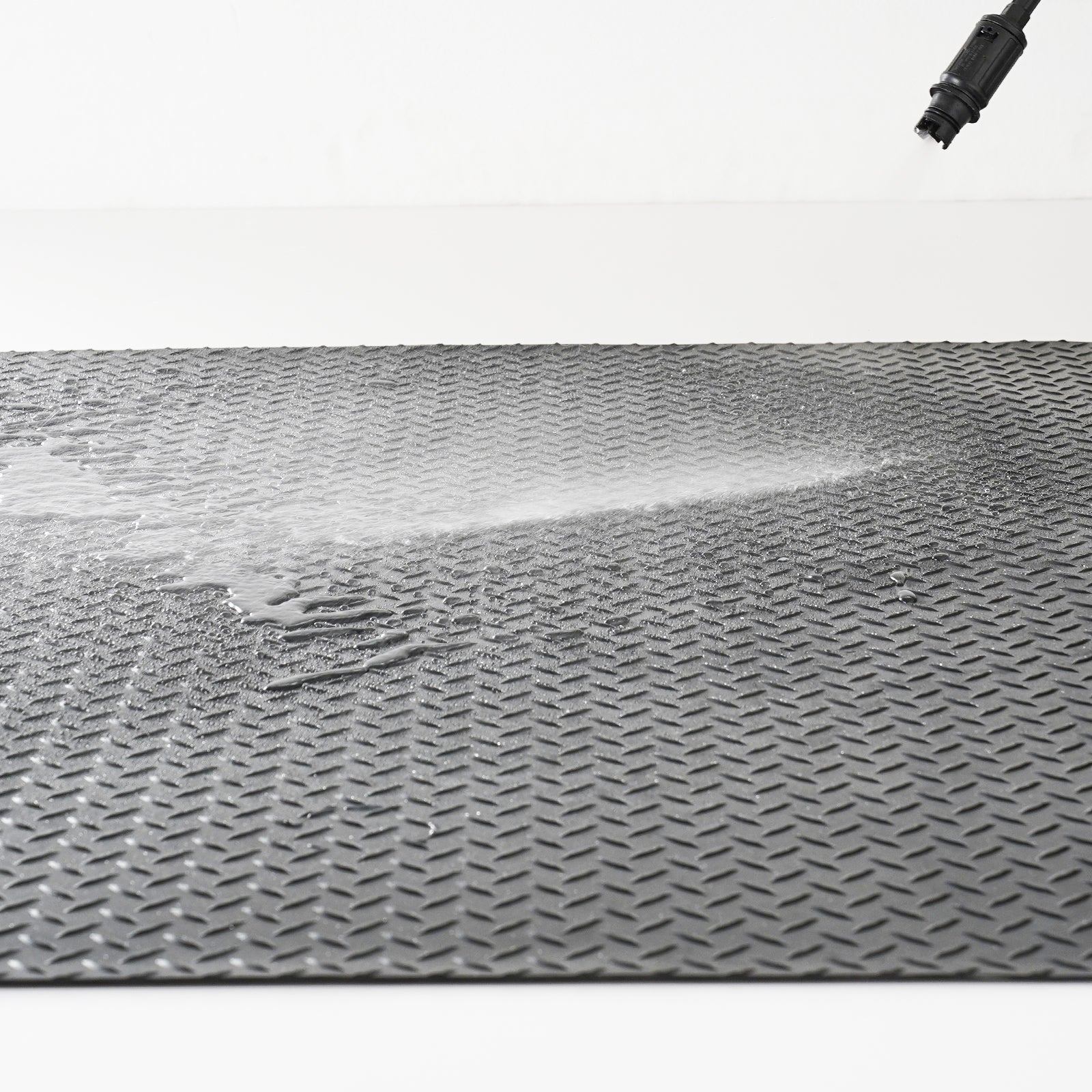 Diamond-Plate Rubber Flooring Roll, 3 mm x 4 ft x 6 ft Garage Floor Mat, SBR Rubber Garage Flooring Roll, Easy to Clean, Diamond Plate Rubber Mat for Under Cars, Garage Industry Gym, Black