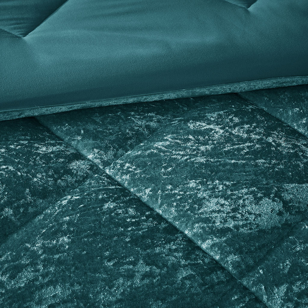 Twin/Twin XL Velvet Comforter Set with Throw Pillow