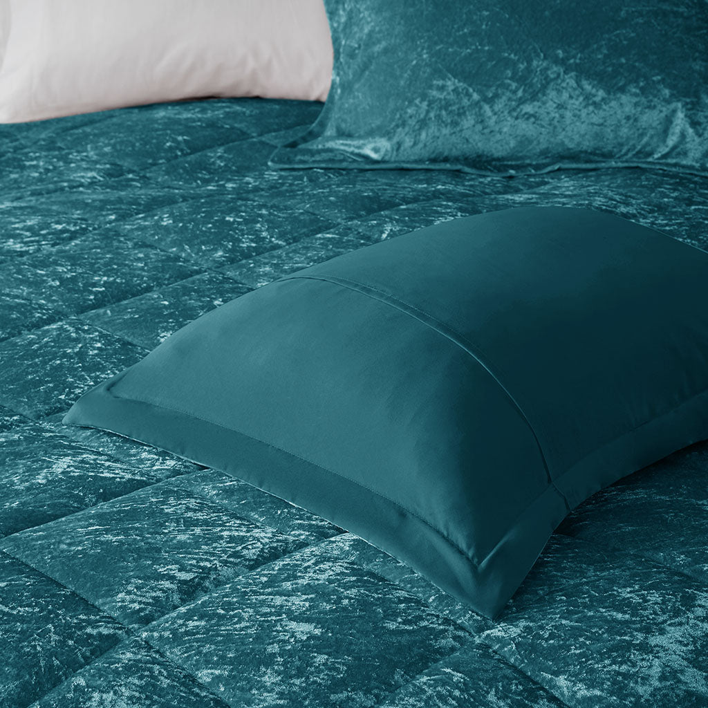 Twin/Twin XL Velvet Comforter Set with Throw Pillow