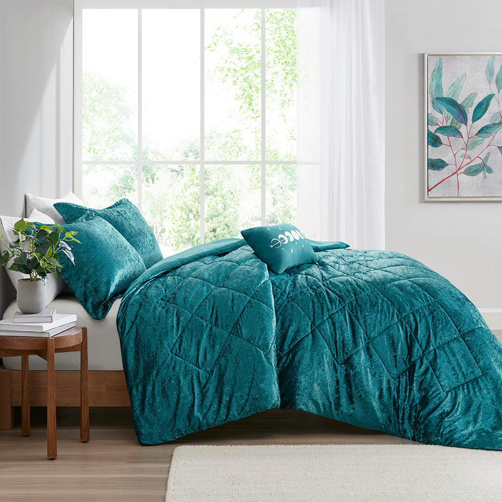 Twin/Twin XL Velvet Comforter Set with Throw Pillow