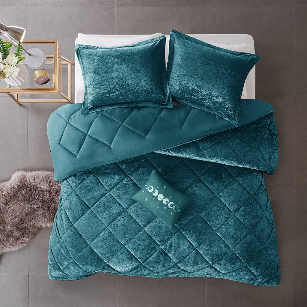 Twin/Twin XL Velvet Comforter Set with Throw Pillow