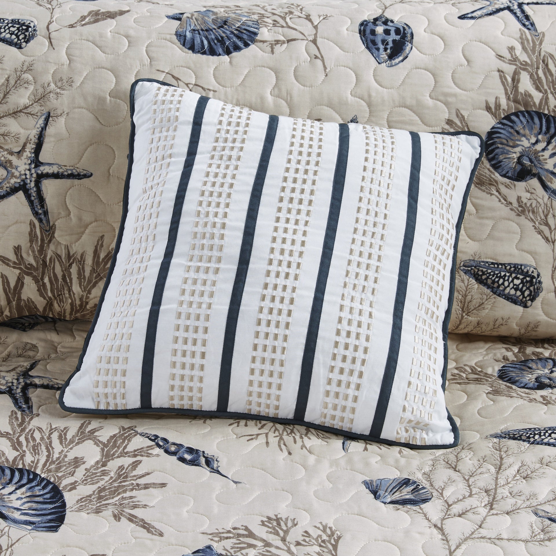 Brushed Microfiber Quilt Set with Throw Pillows Blue King