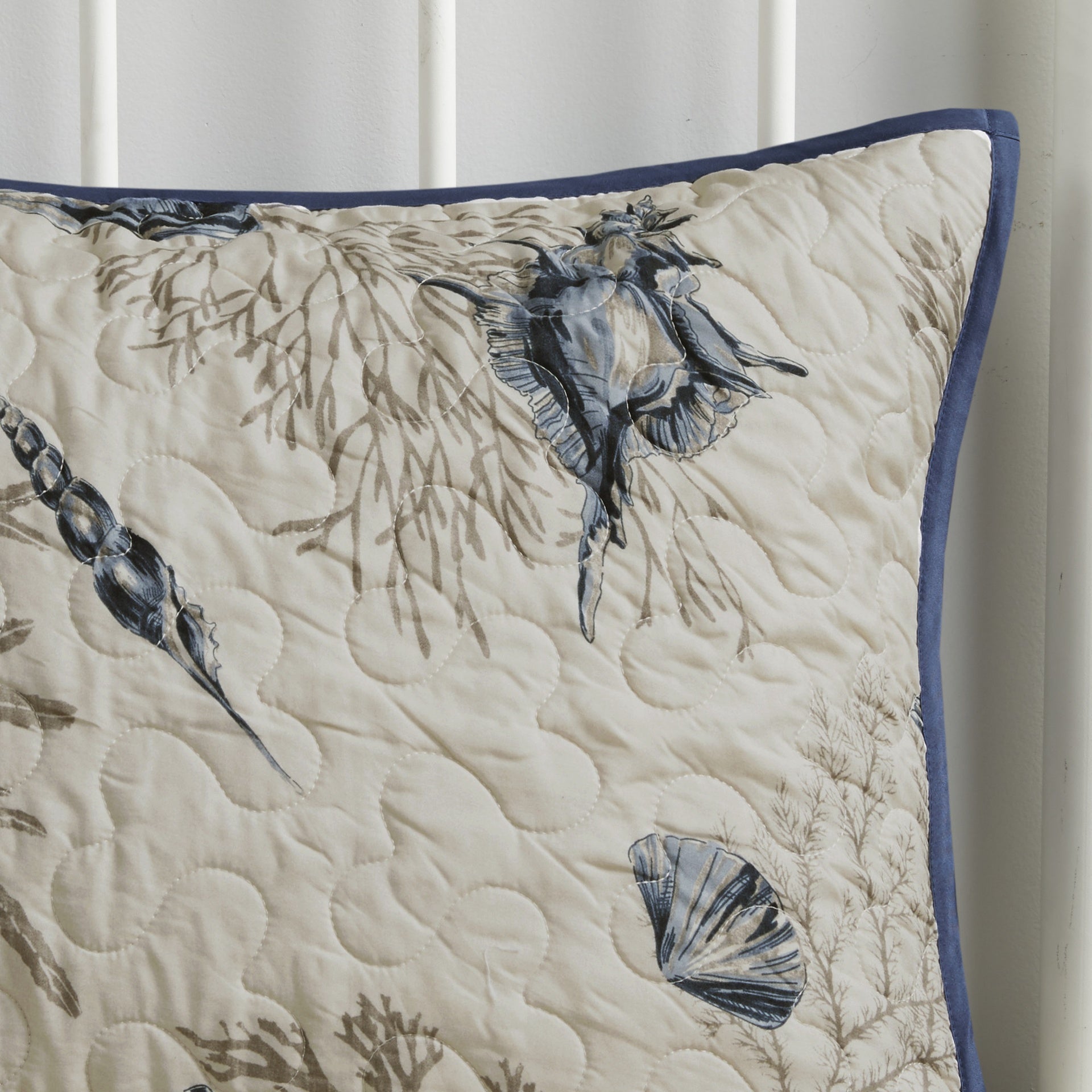 Brushed Microfiber Quilt Set with Throw Pillows Blue King