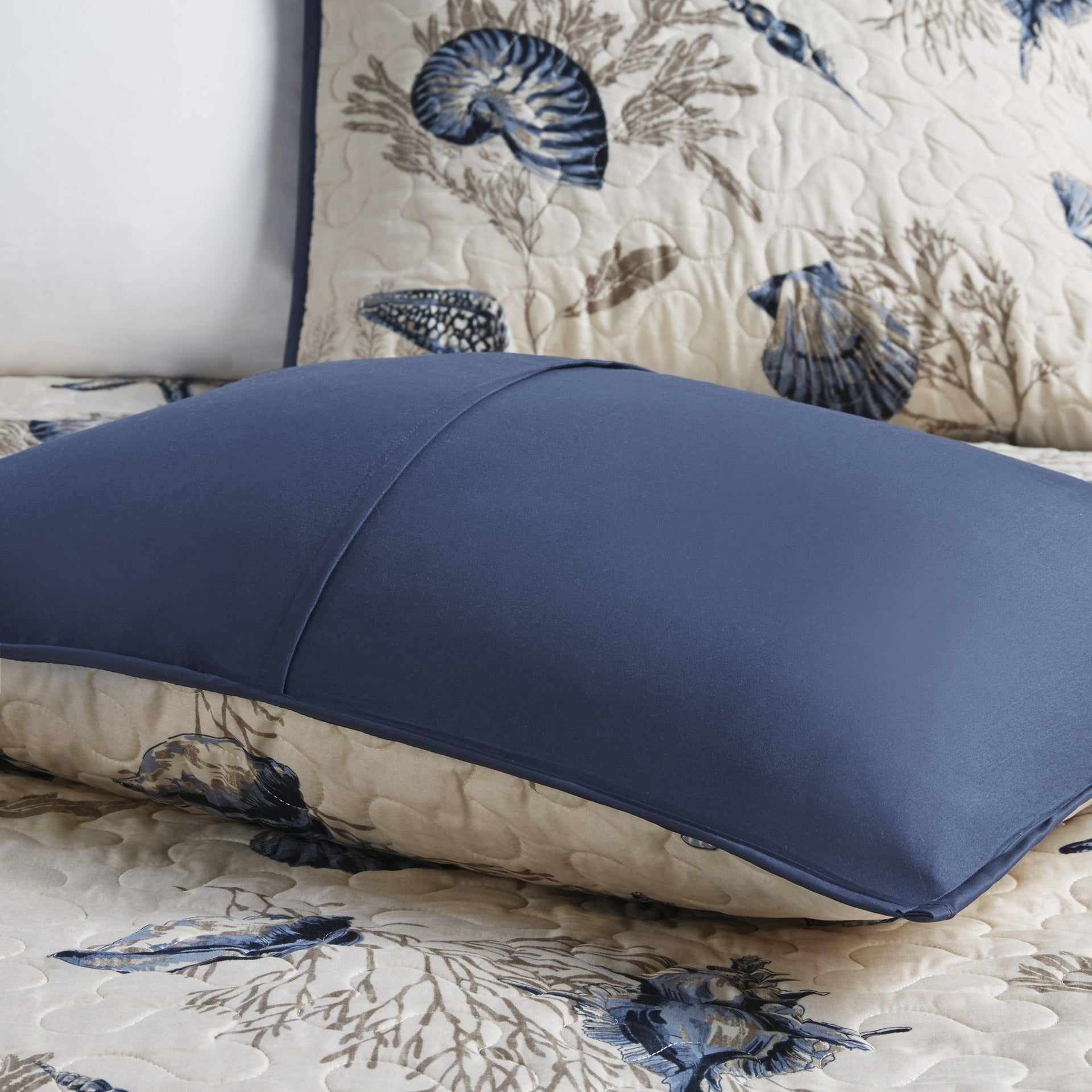 Brushed Microfiber Quilt Set with Throw Pillows Blue King