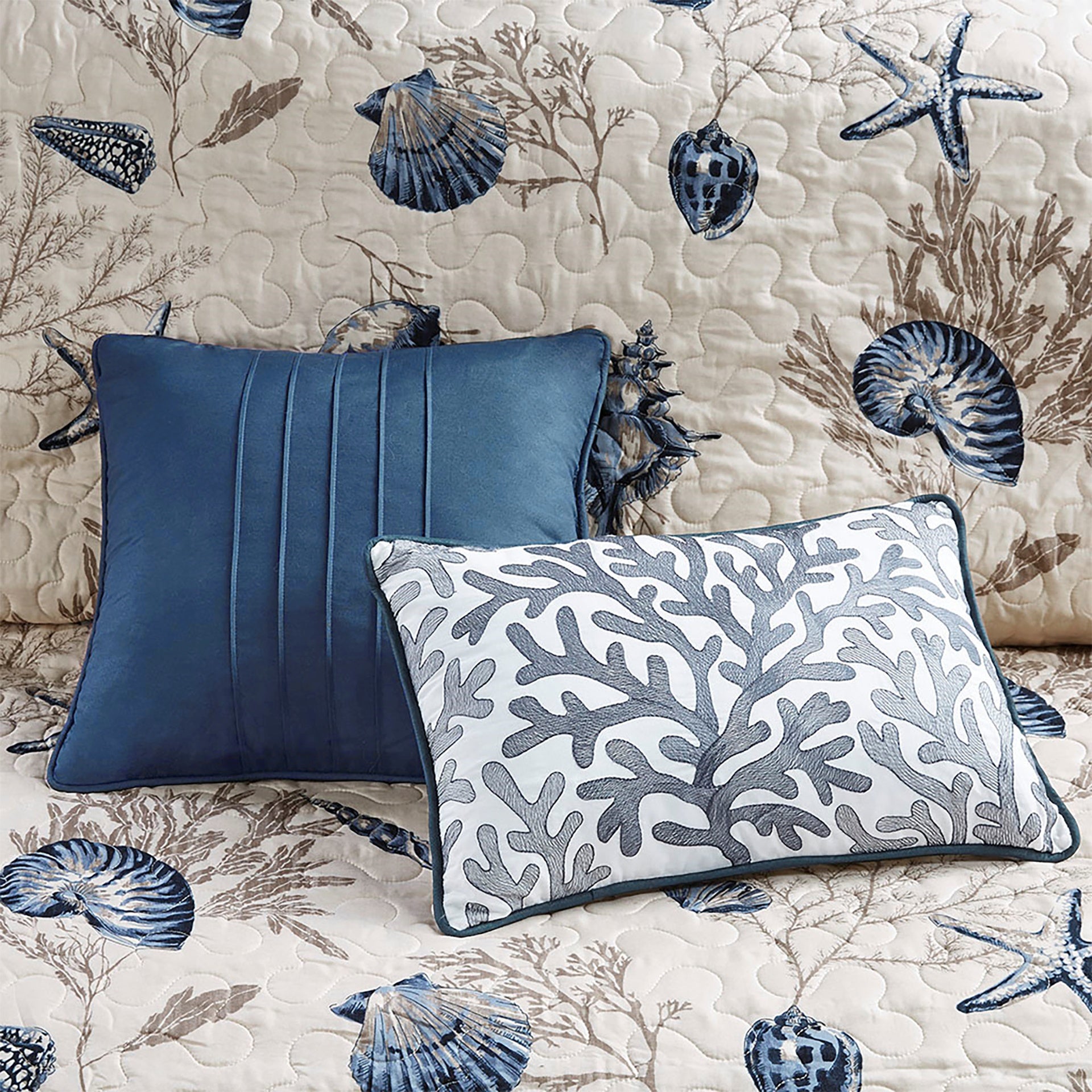 Brushed Microfiber Quilt Set with Throw Pillows Blue King