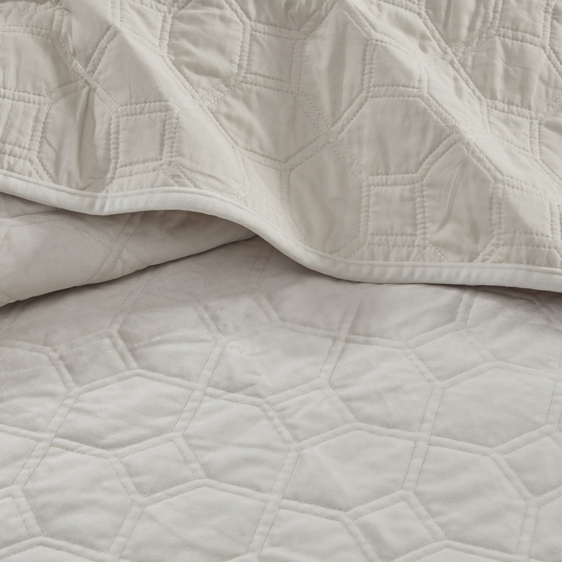 3 Piece Velvet Quilt Set Ivory King/Cal King